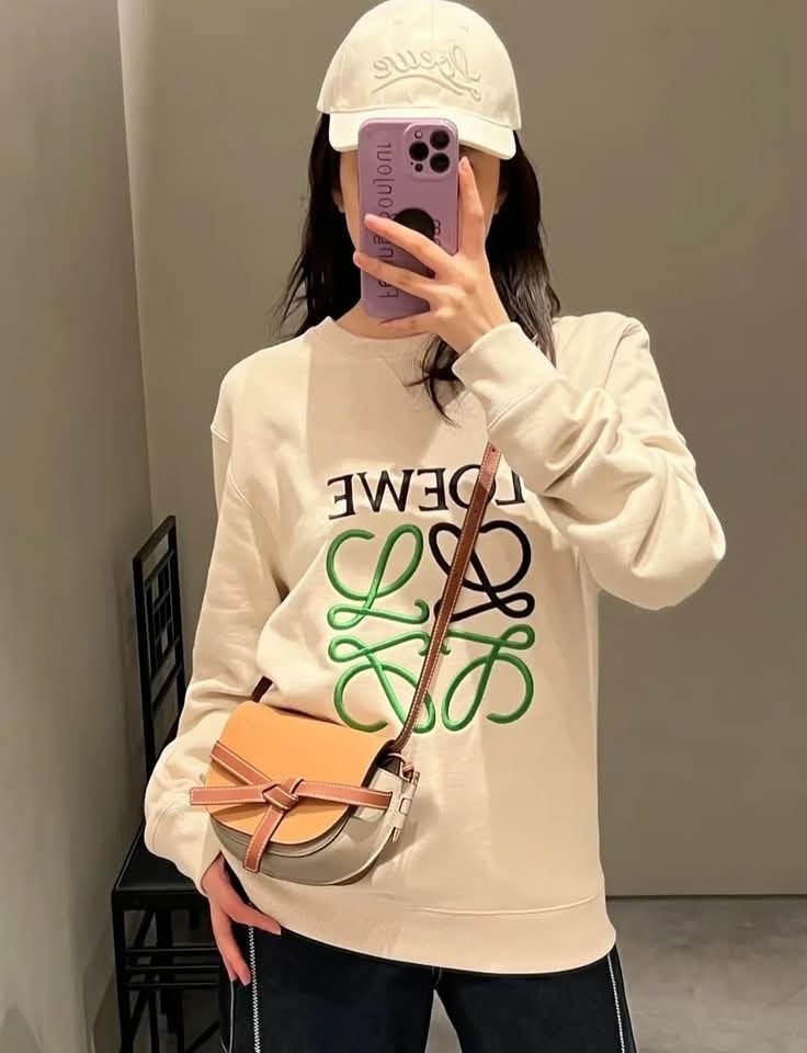 LOEWE 立體刺繡 LOGO 衞衣 奶油白色