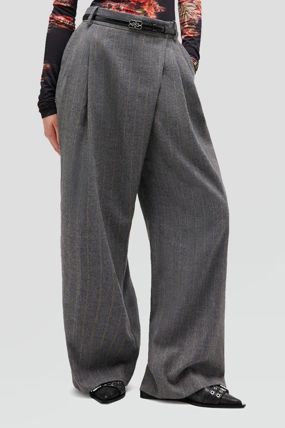 GANNI｜WOOL 交疊側釦條紋落地褲