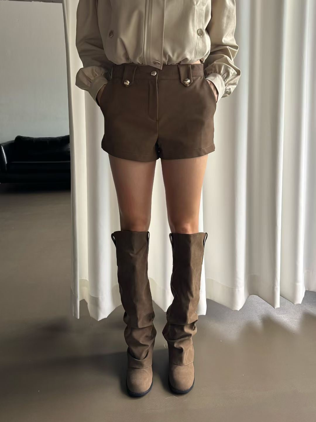 金釦合身短褲