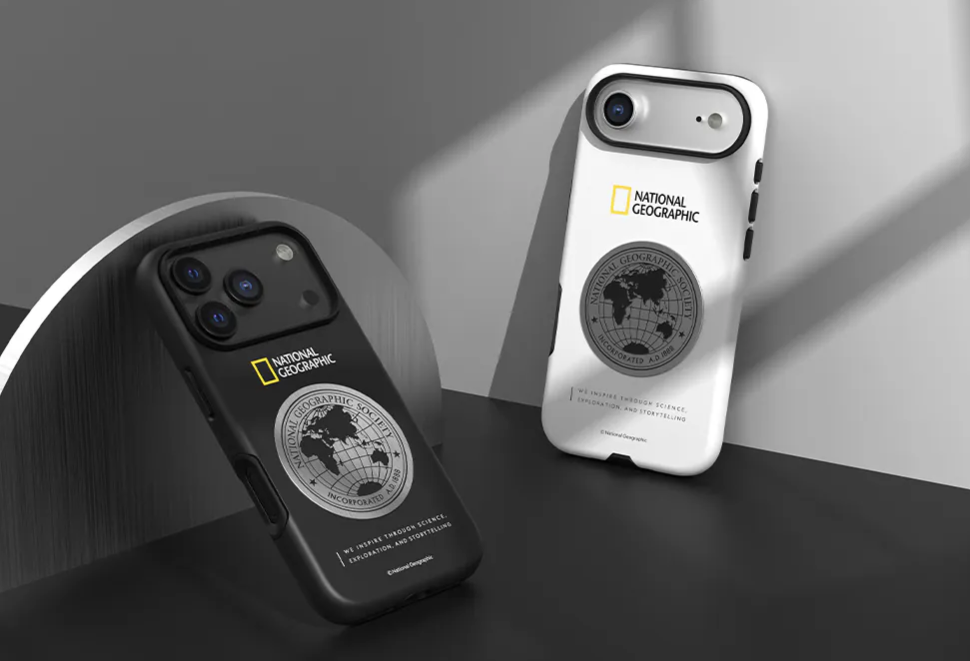 國家地理 Metal Deco 地球徽章保護殼(黑/白) iPhone 17 Series 預購 NT$1180
