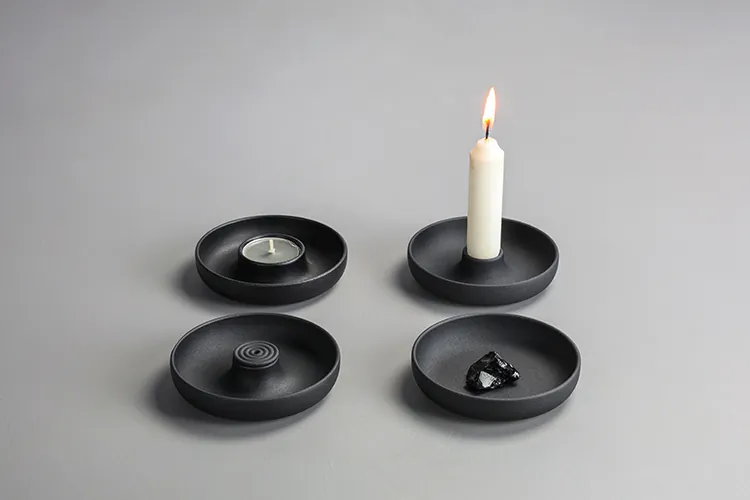 no.30-圓-茶蠟燭台,鋅合金,搭配同系列的線香座、長燭台,營造鋅合金系列儀式感