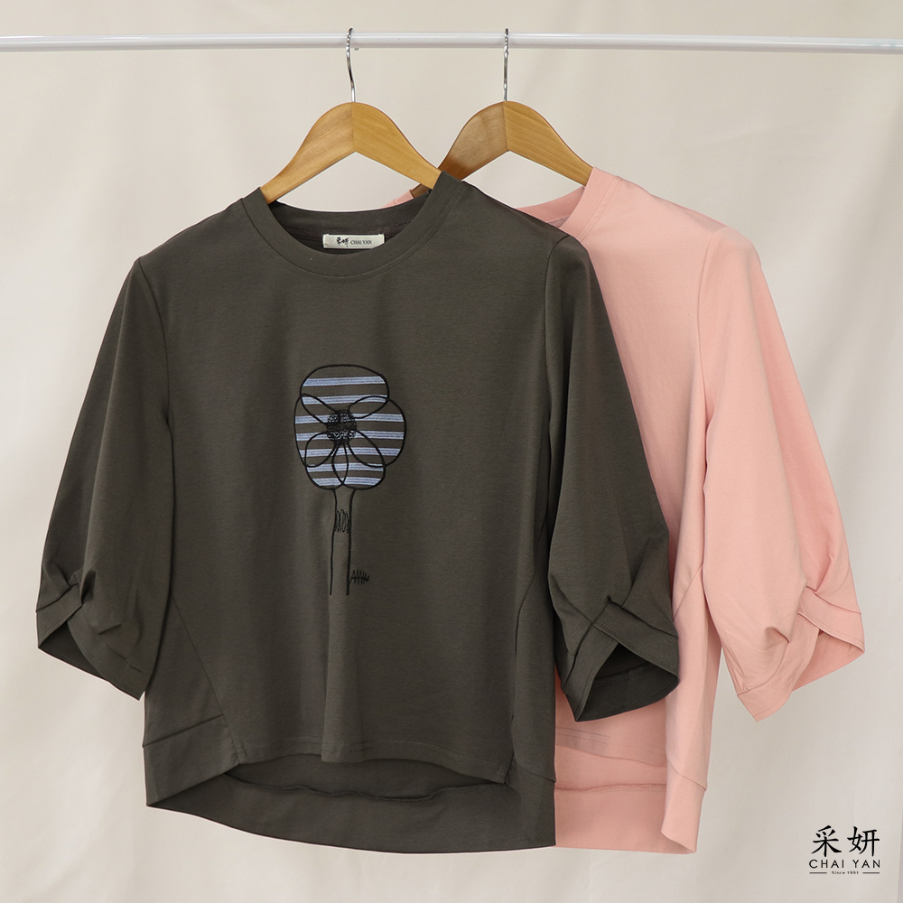 花朵微立體刺繡滑棉圓領七分袖上衣