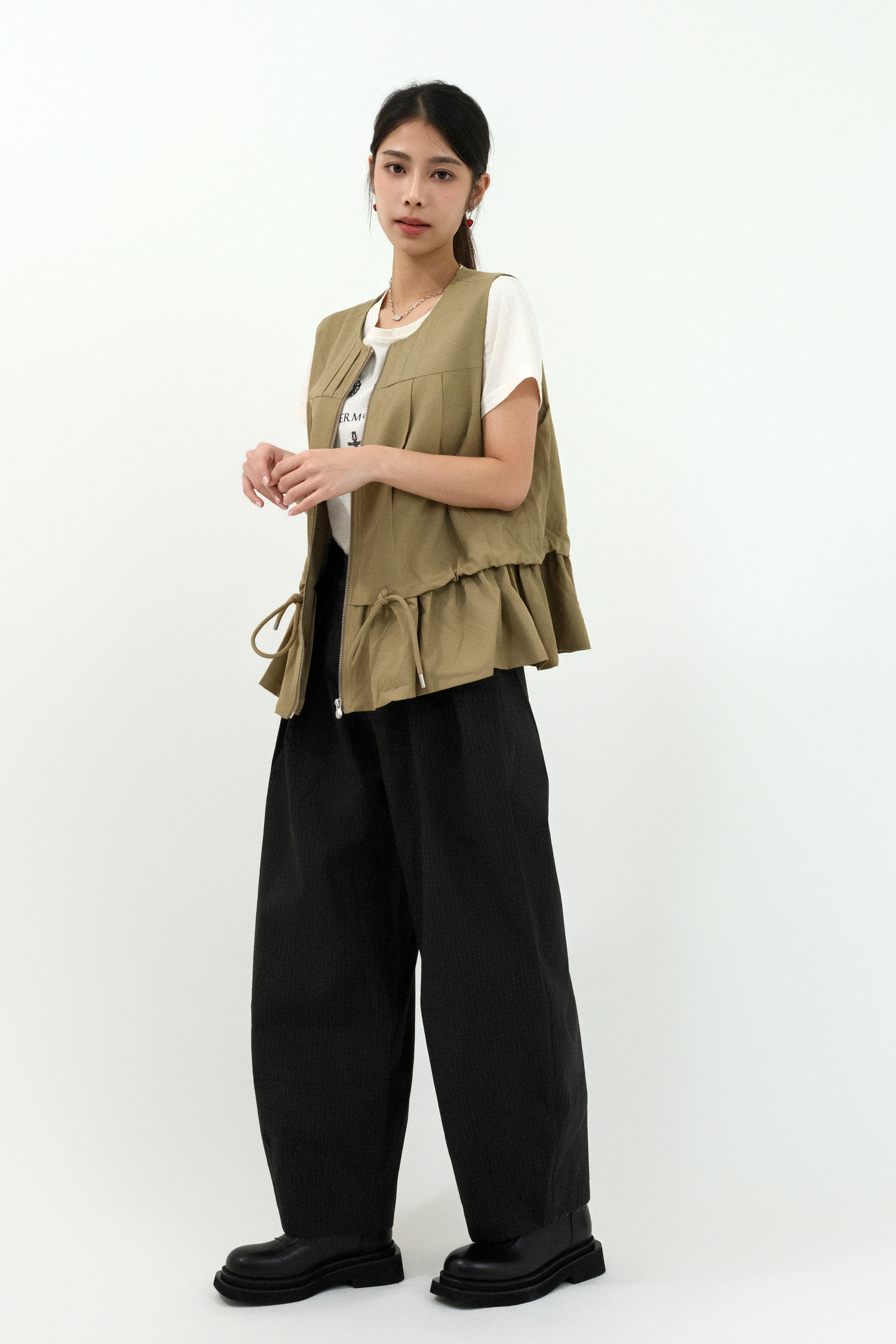 百褶領小傘腳背心外套  (現貨款式）