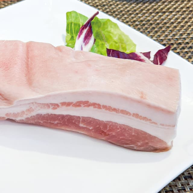 西班牙白豬天然帶皮挑骨豬腩肉(約150-200g)｜燒肉｜紅燒五花肉 (急凍-18°C) *新/舊包裝隨機出貨