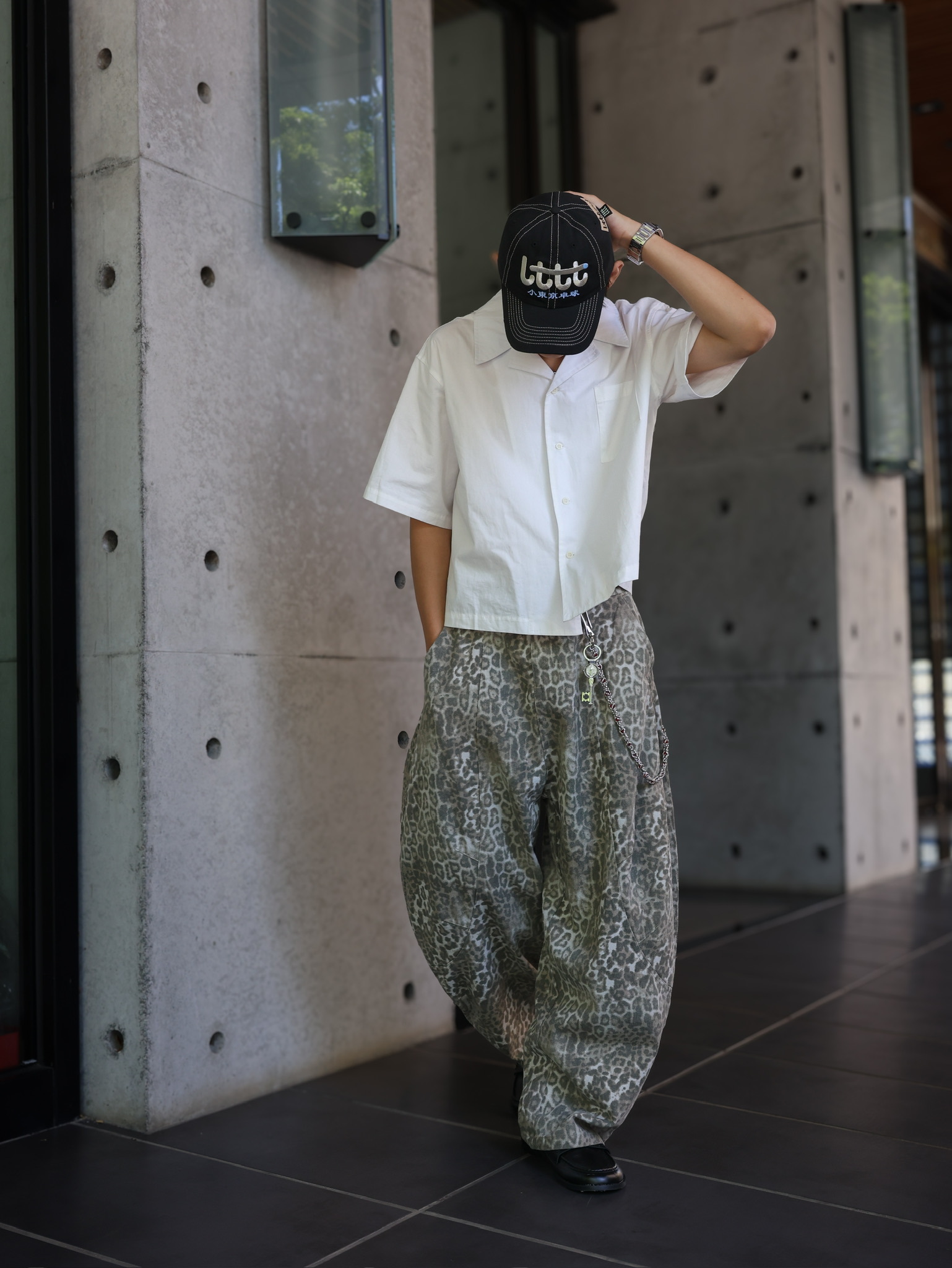 （現貨）P032灰棕豹紋彎刀褲