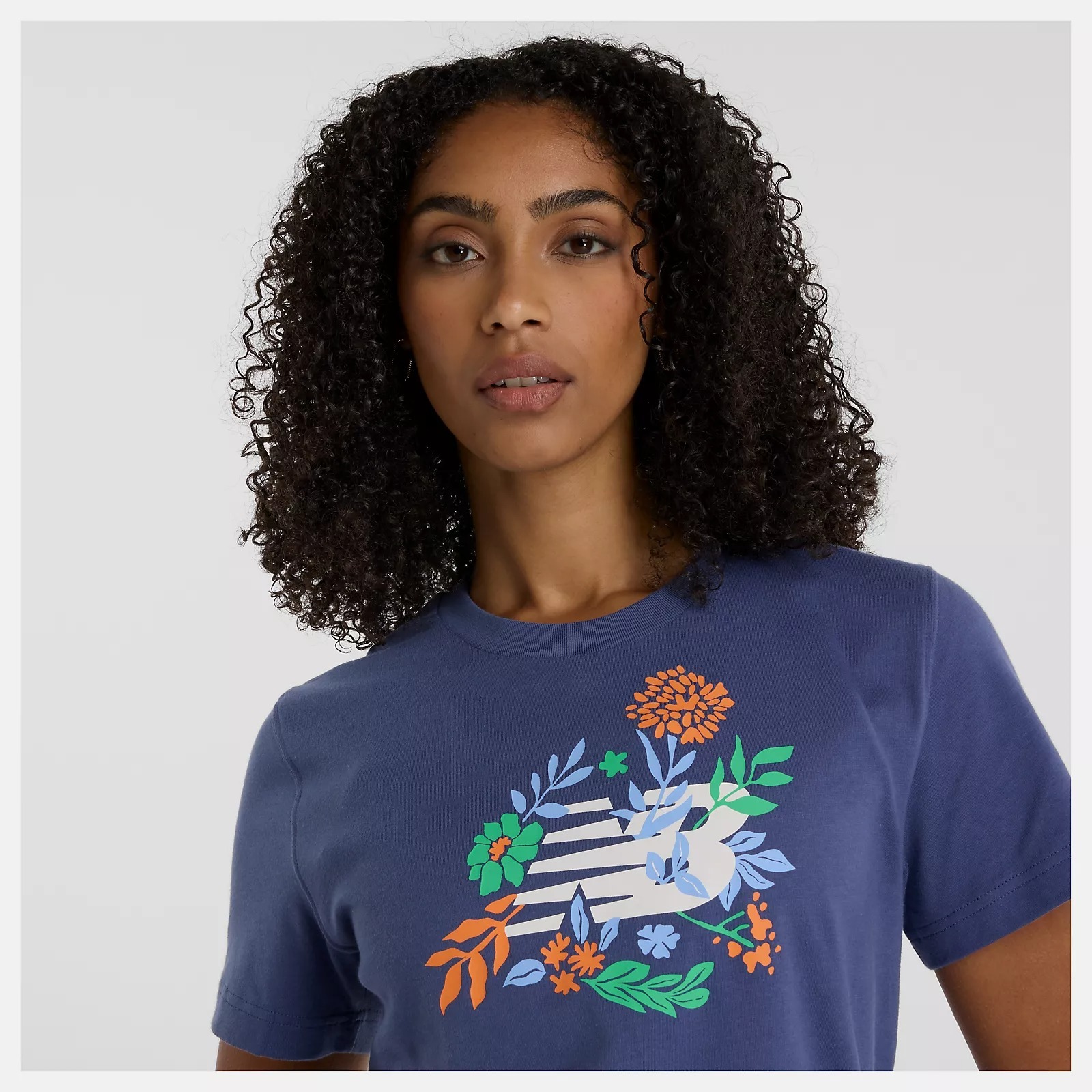 NEW BALANCE 短T NB 藍色 花卉LOGO 短袖 上衣 女 WT51931DRE