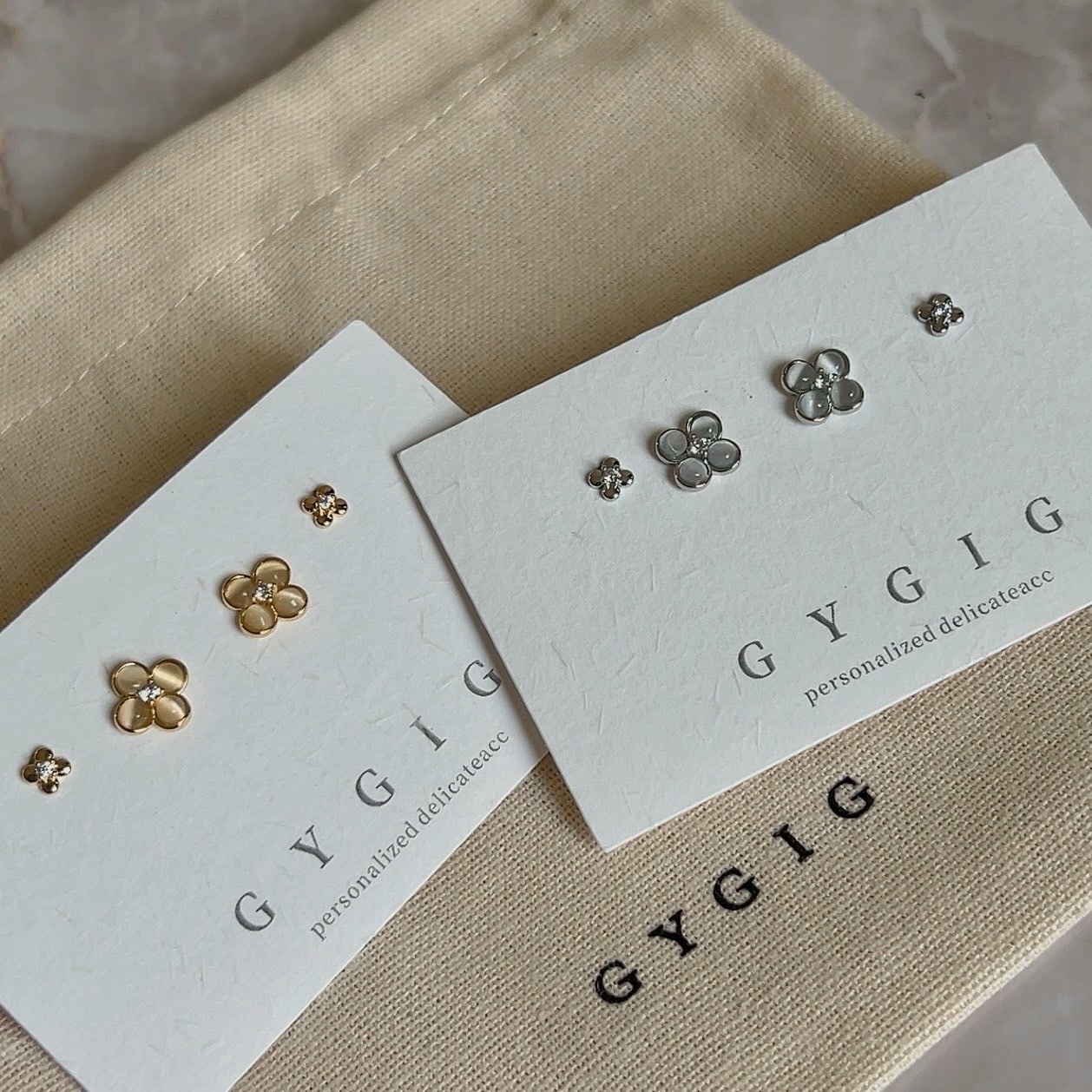 Gy”晶透蓬蓬神仙白玉貝四葉草mini小耳釘4件組