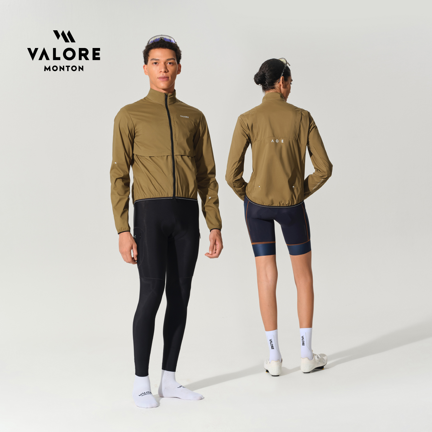 溯境棕色防風外套