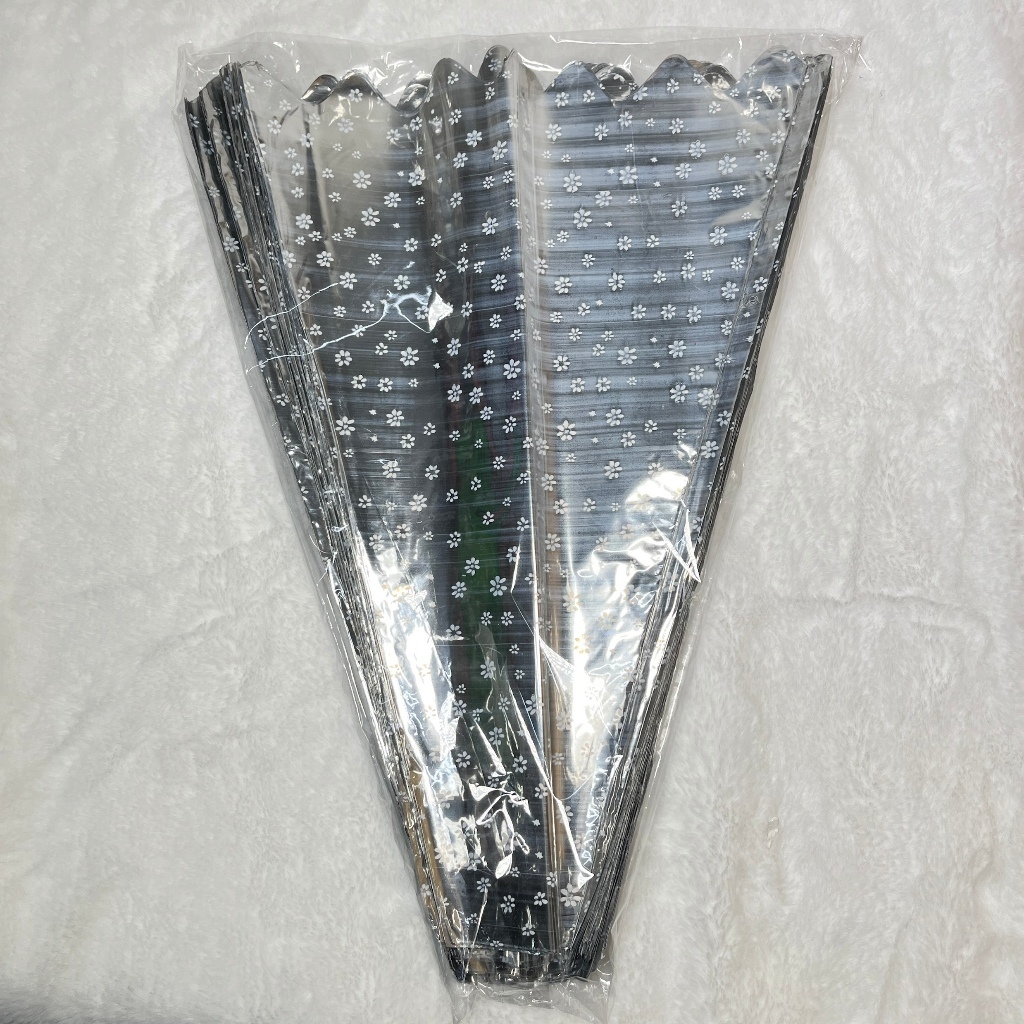 【台灣現貨速發】花束套【出清】一包70個｜ 大鮮花套 花束套 3-5支大花束套｜長35*上寬28公分｜｜包裝三角花套