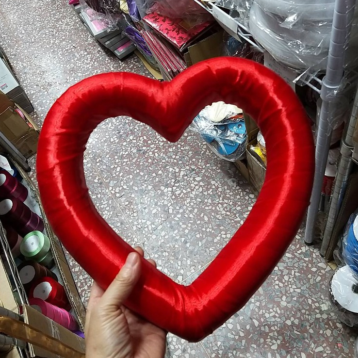 29公分 立體保麗龍包緞帶摟空愛心