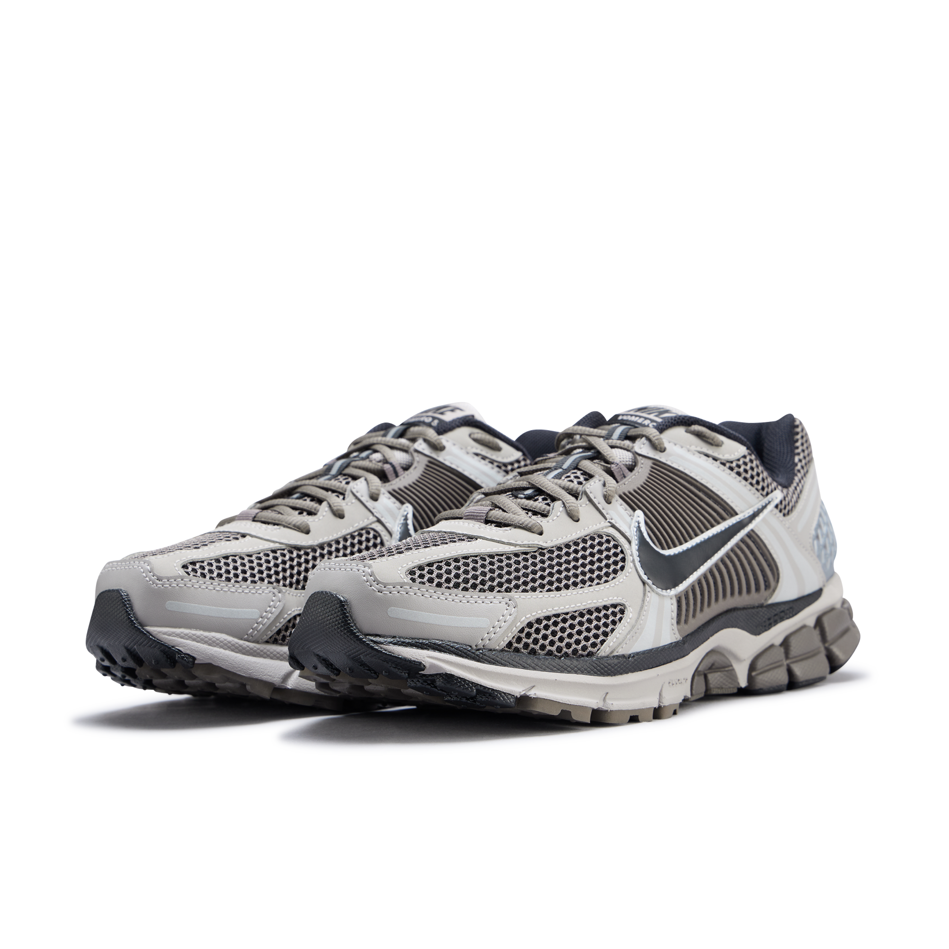 男鞋 NIKE ZOOM VOMERO 5 'College Grey' 棕色 皮革 網眼 復古 支撐力 運動 休閒鞋【FB9149-005】VMO5