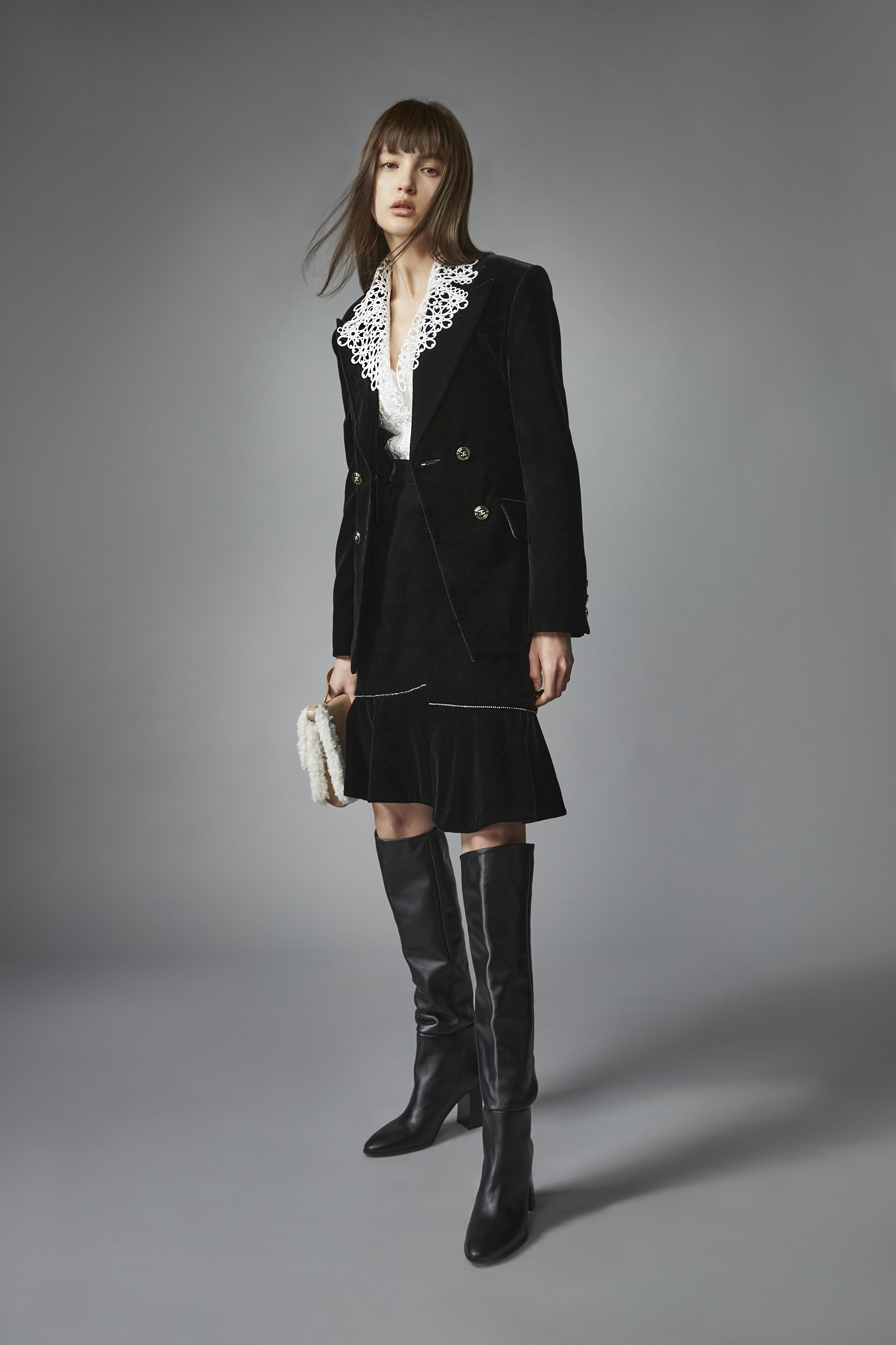 BB1HA007C1 宮廷蕾絲膝上不規則黑絨魚尾裙 (官網限定)