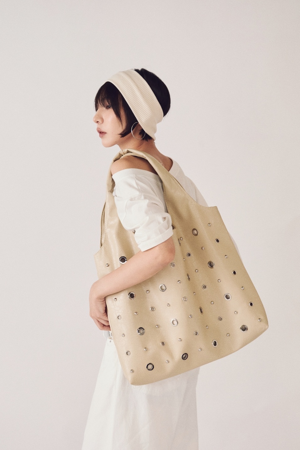 鉚釘皮革托特包-象牙白