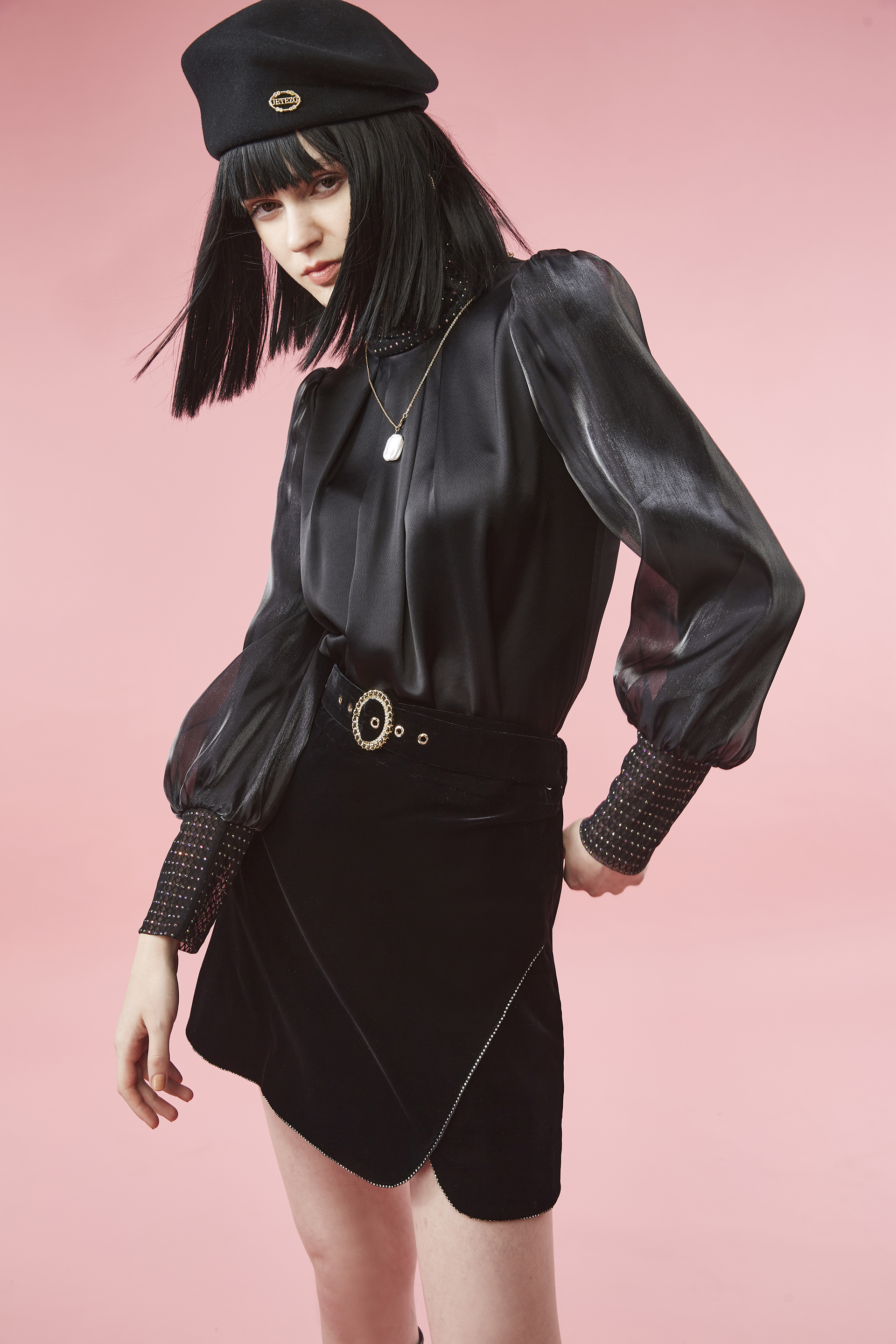 BB1HA008C1 尼斯開岔短版絲絨裙 (附腰帶 / 官網限定)