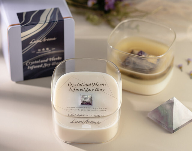 LumiAroma 晶礦擴香蠟,月螢香,螢石搭配晚香玉、苦橙葉與廣藿香植物精油,淨化自身負面氣場。