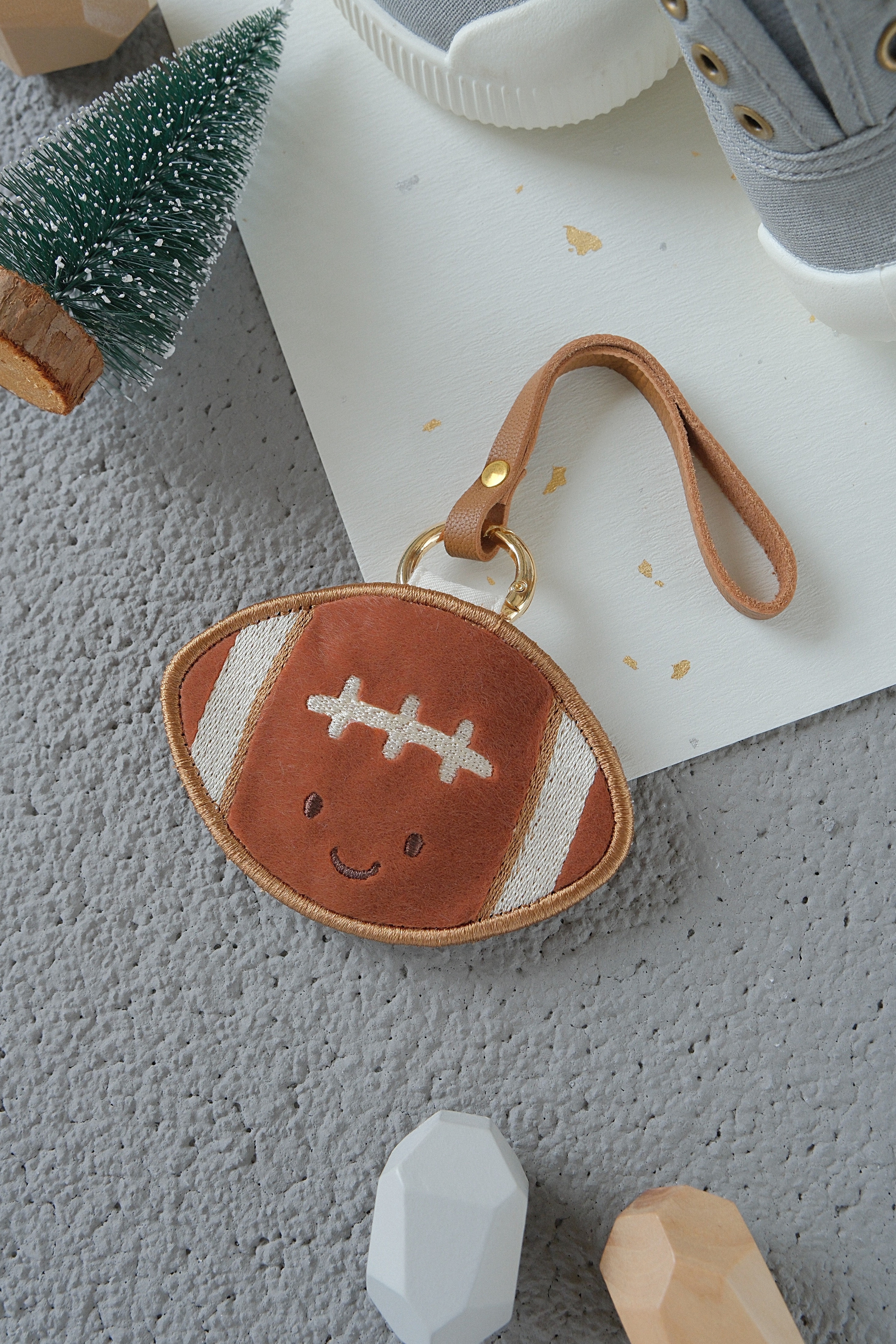 Hi Y.P store-刺繡萬用皮飾-獨家設計-橄欖球