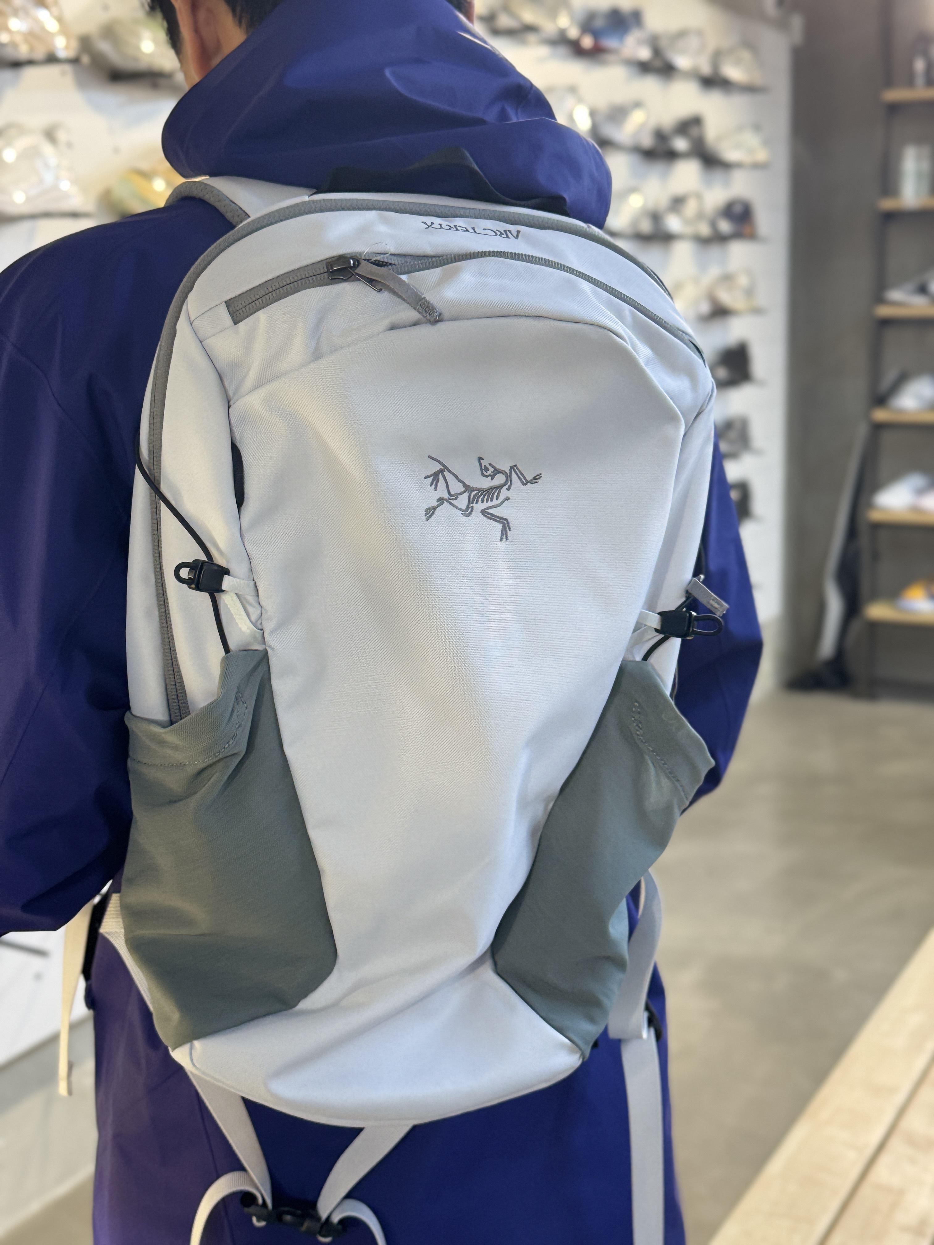 Arcteryx Mantis 16 Backpack Solitude Void