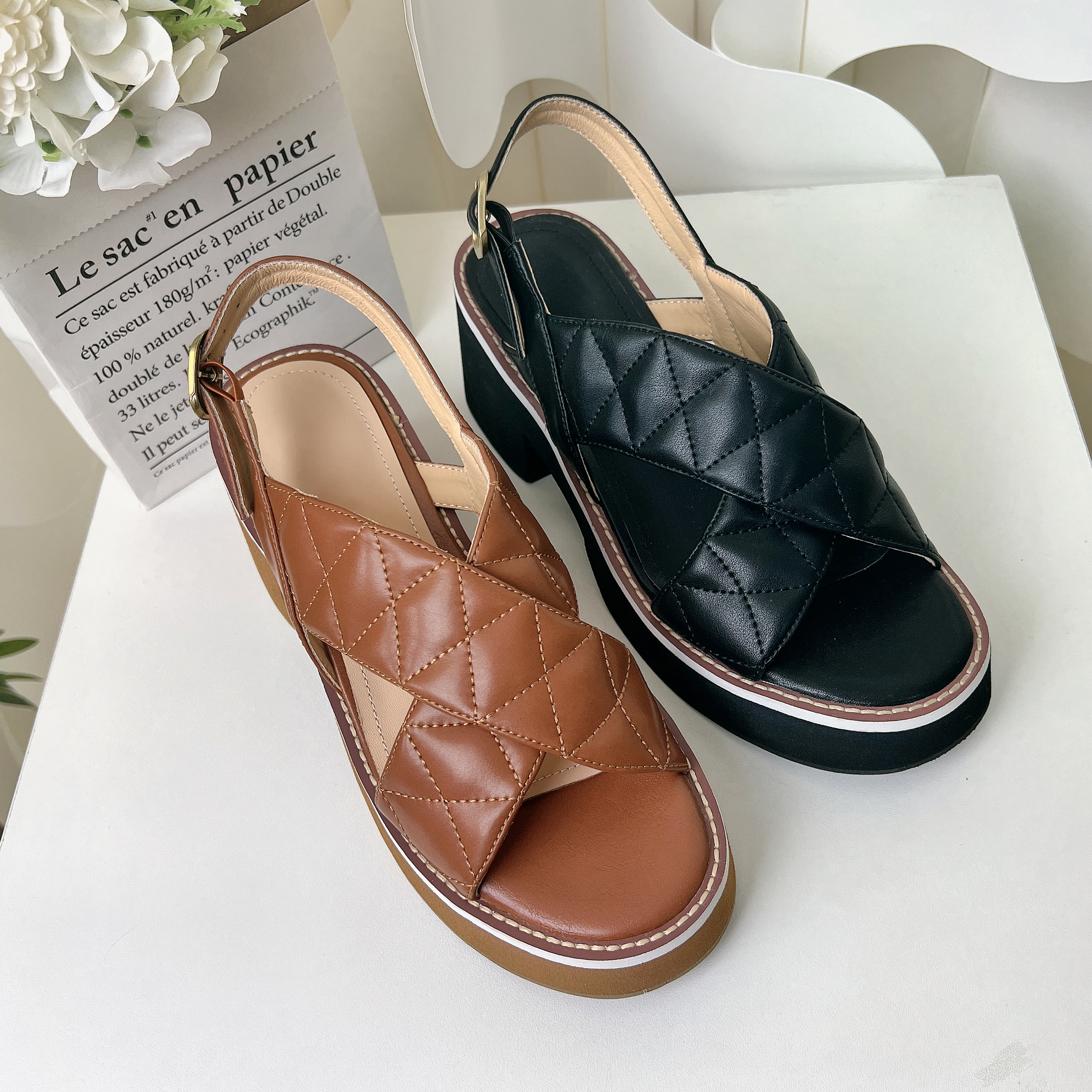 牛皮格紋交叉帶高踭涼鞋(正常碼 37碼)(前踭1吋/後踭2.5吋)1002 #2701