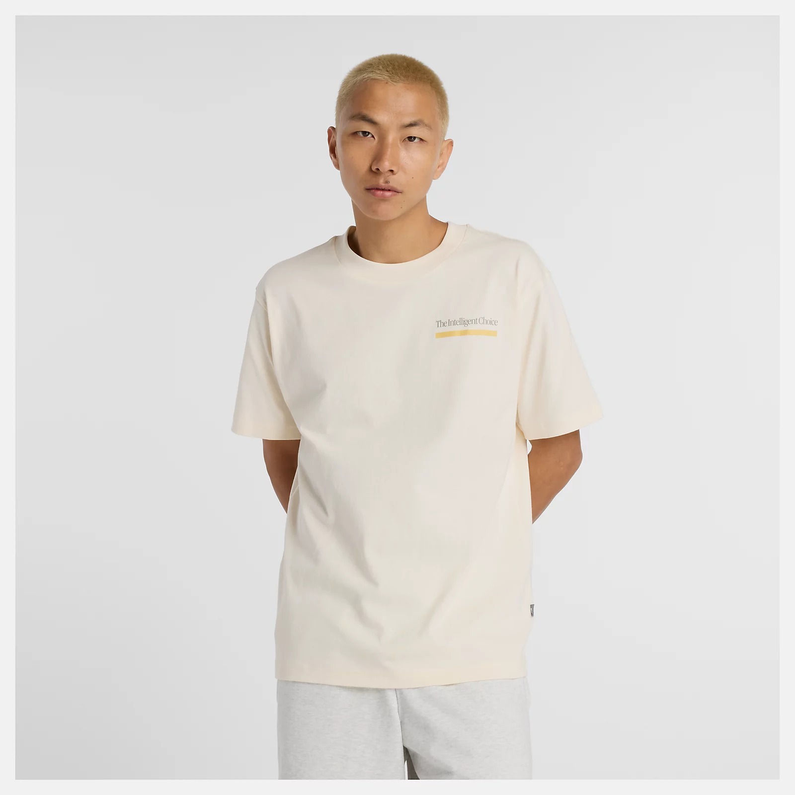 NEW BALANCE 短T NB 米白 標語LOGO 短袖 上衣 男 MT53900PEF