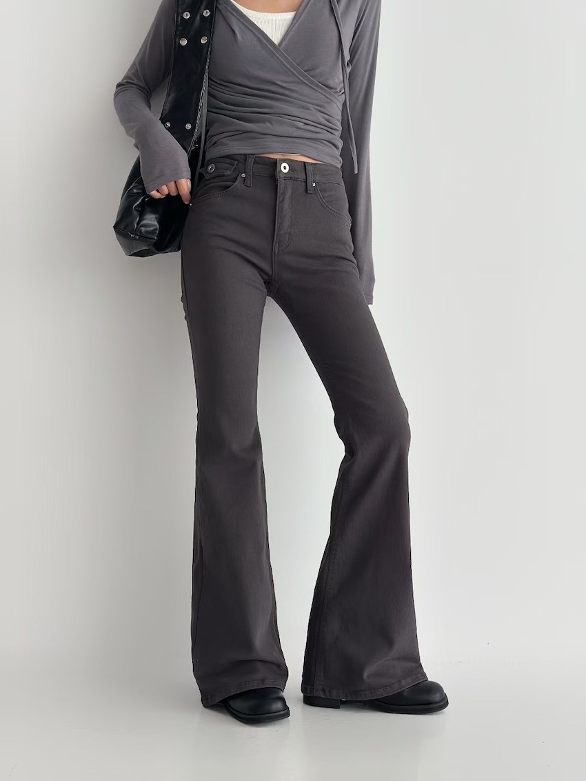 ultra-slimming basic flare trousers