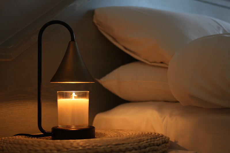 LumiAroma光氛流域-旋鈕式融燭燈,柔和溫暖光線,釋放香氛蠟精油,乘載香氣傳播到各個角落。