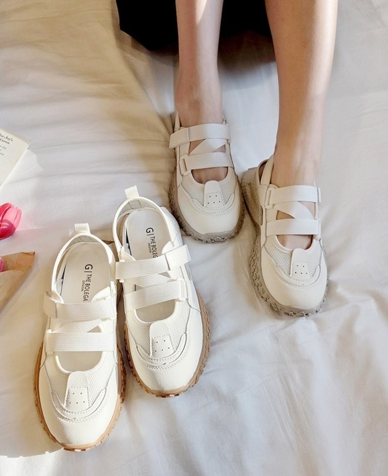 側簍空自黏休閒鞋