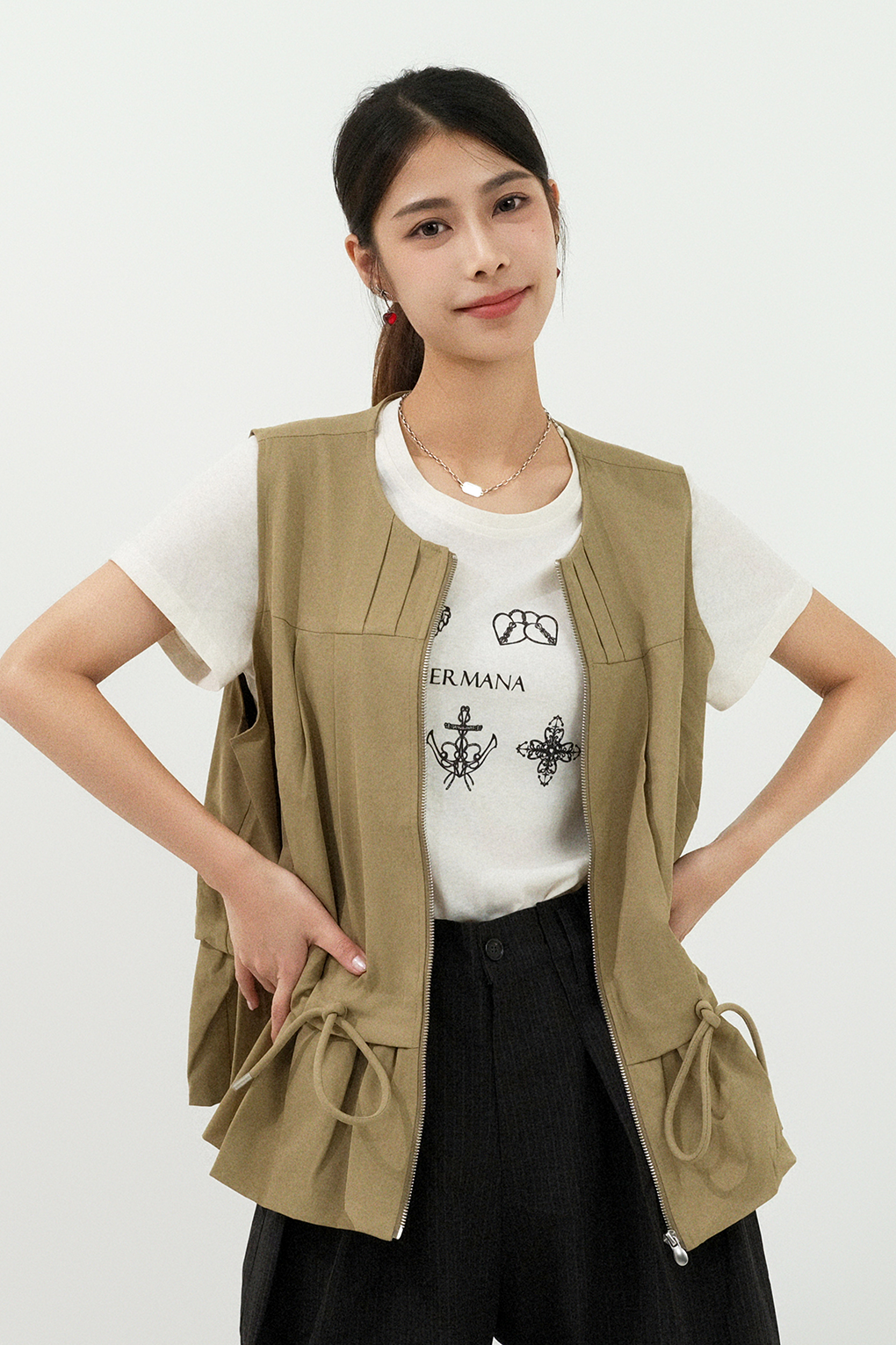 百褶領小傘腳背心外套  (現貨款式）