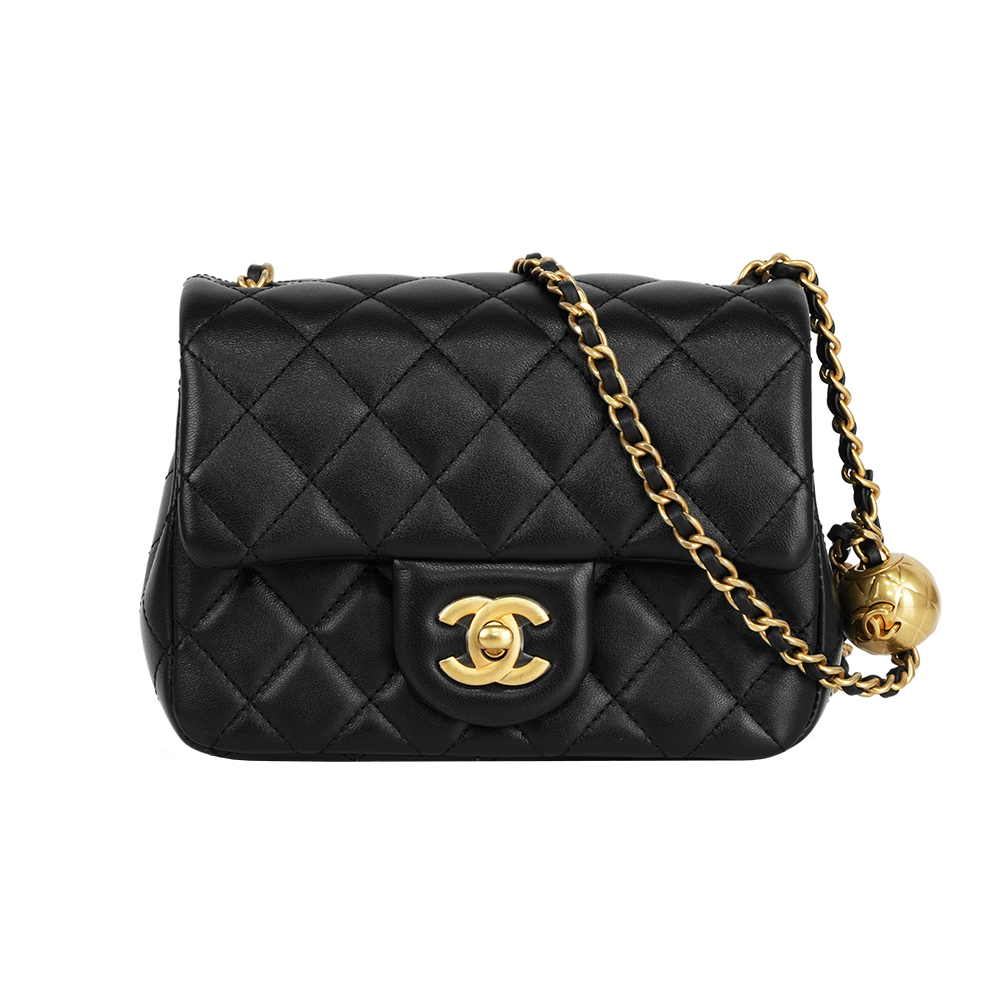 【CHANEL】菱格紋小羊皮口蓋金球方胖包(黑色)