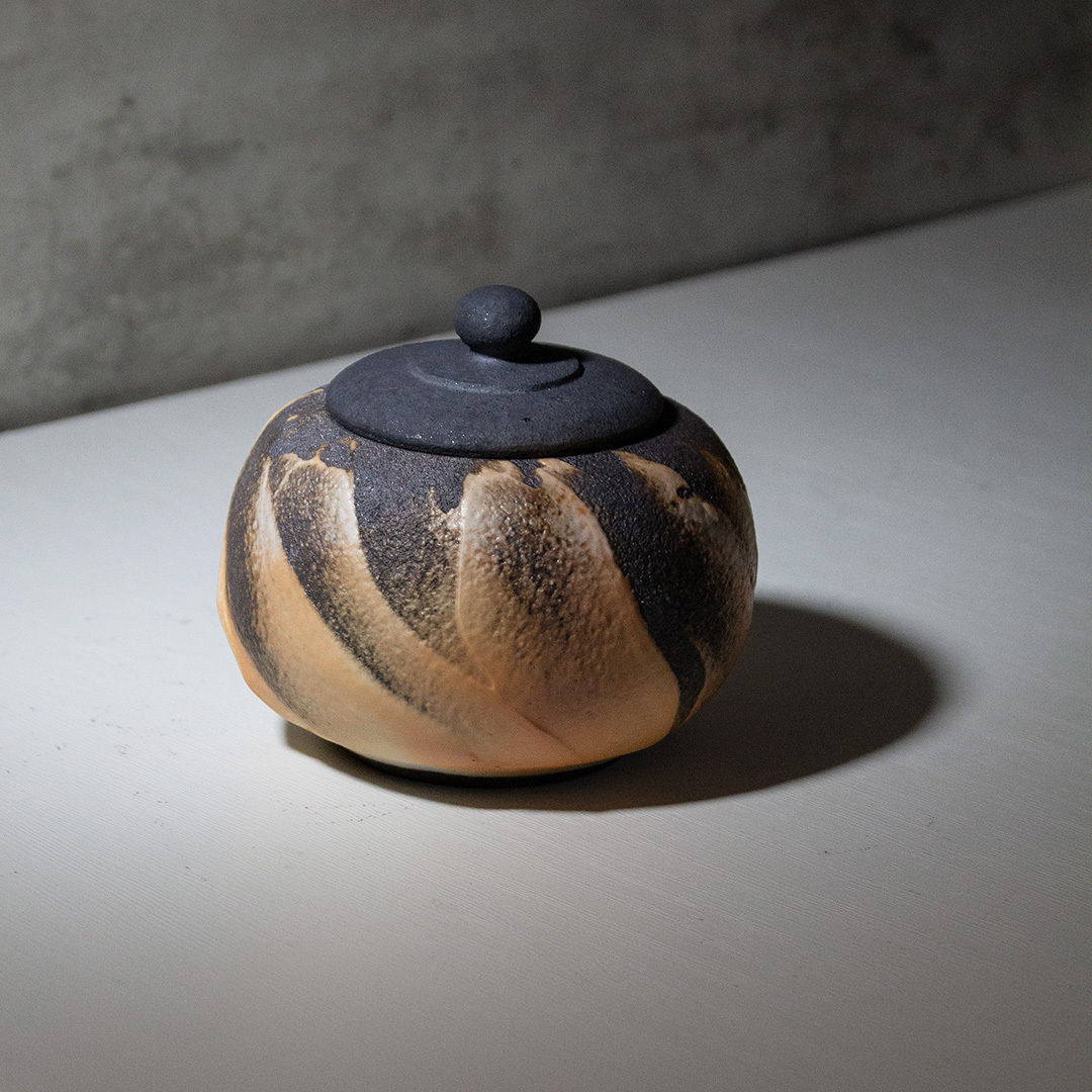 炎岩黑土柴燒茶葉罐H013D