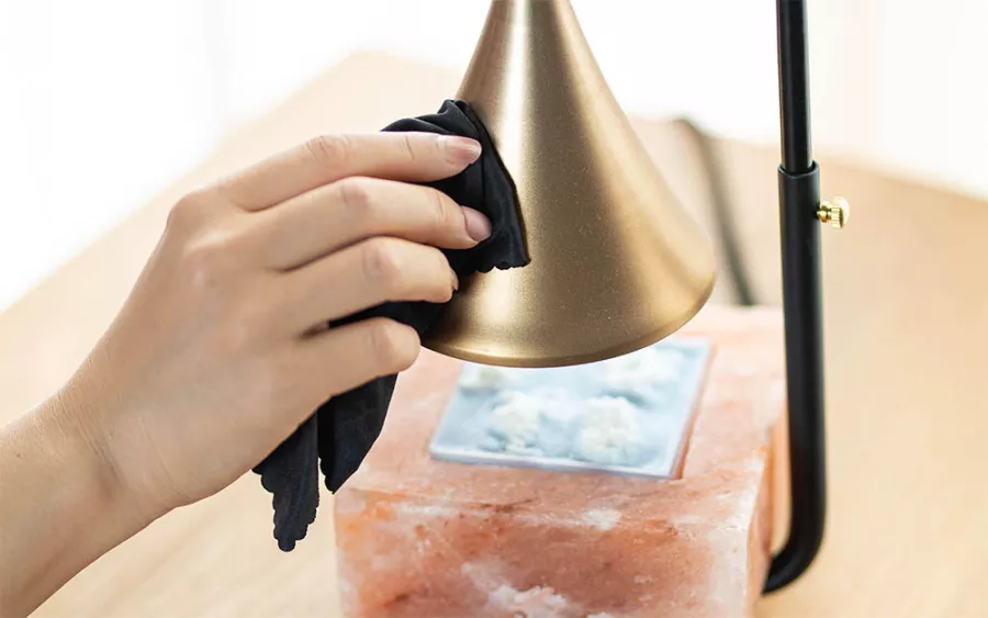 LumiAroma 光氛流域-擴香玫瑰鹽燈,以乾淨的濕布擦拭即可保持清潔。