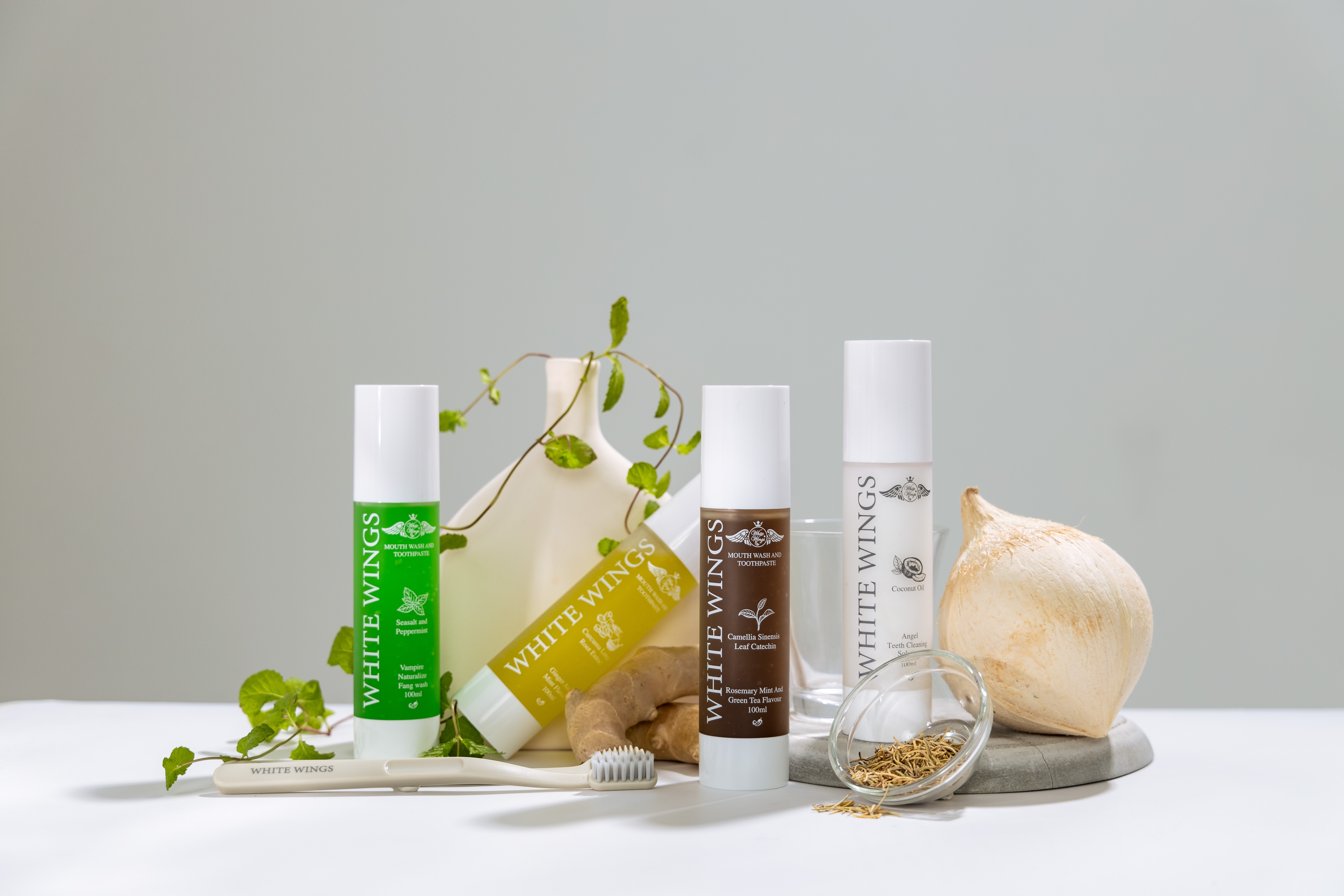 白色翅膀潔牙液：迷迭綠茶、薑黃、薄荷海鹽、椰子油
