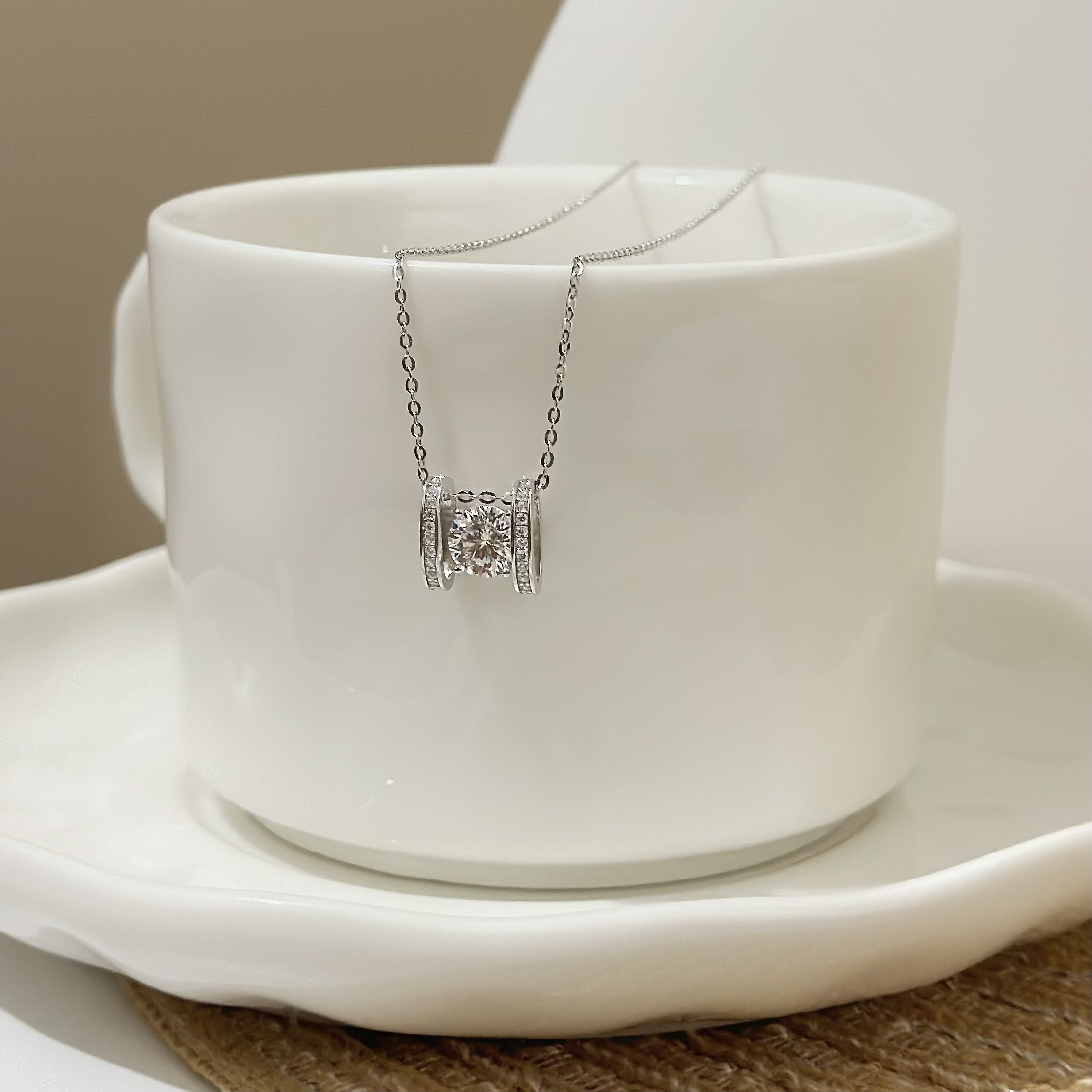 G134【輕奢】排鑽字母H莫桑單鑽純銀鎖骨鏈