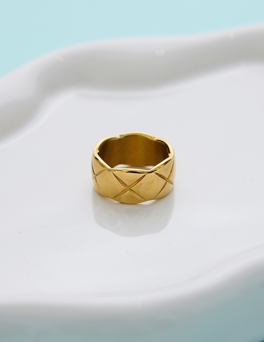 【鈦鋼】經典菱格戒指-寬版(金)