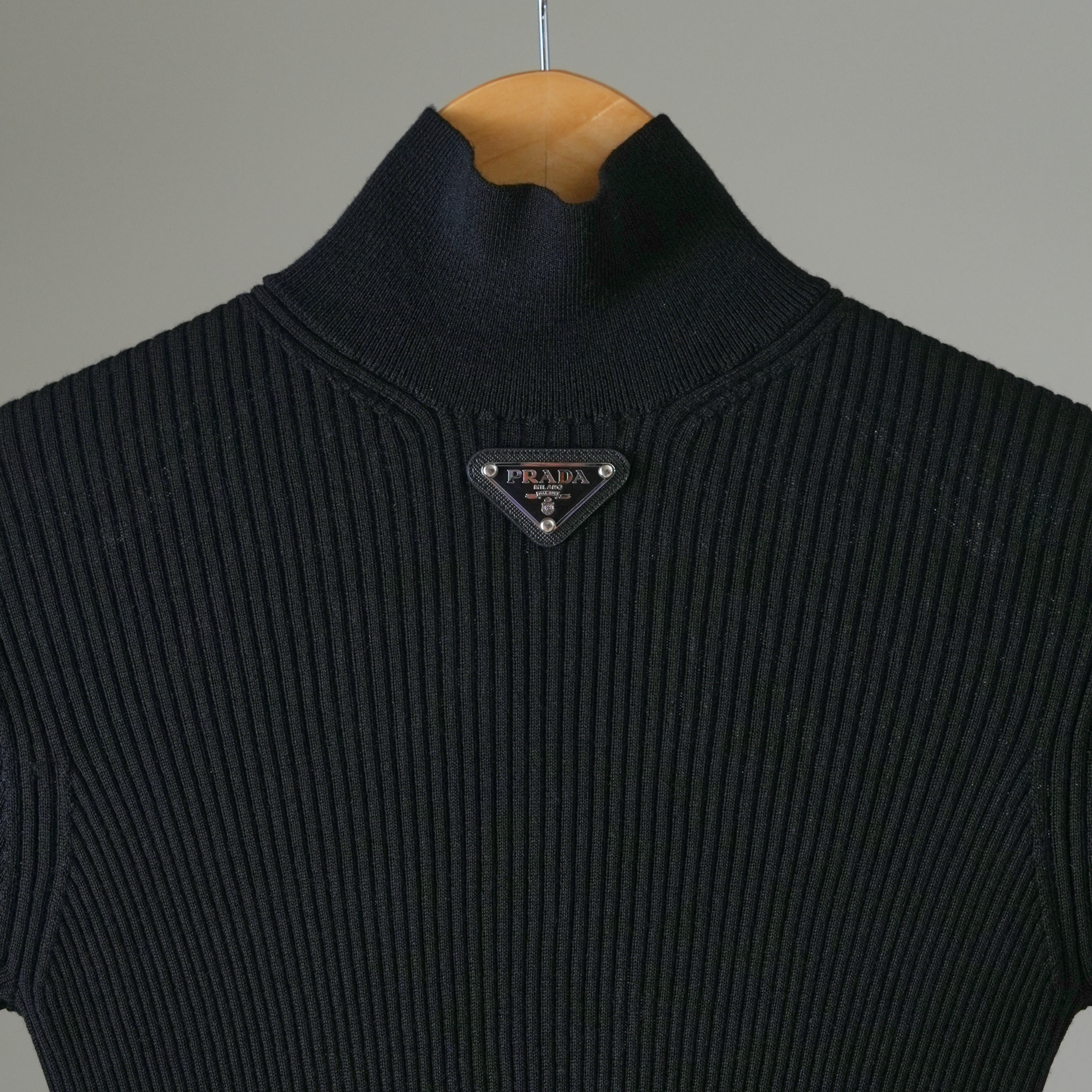 Prada 黑色針織長袖上衣