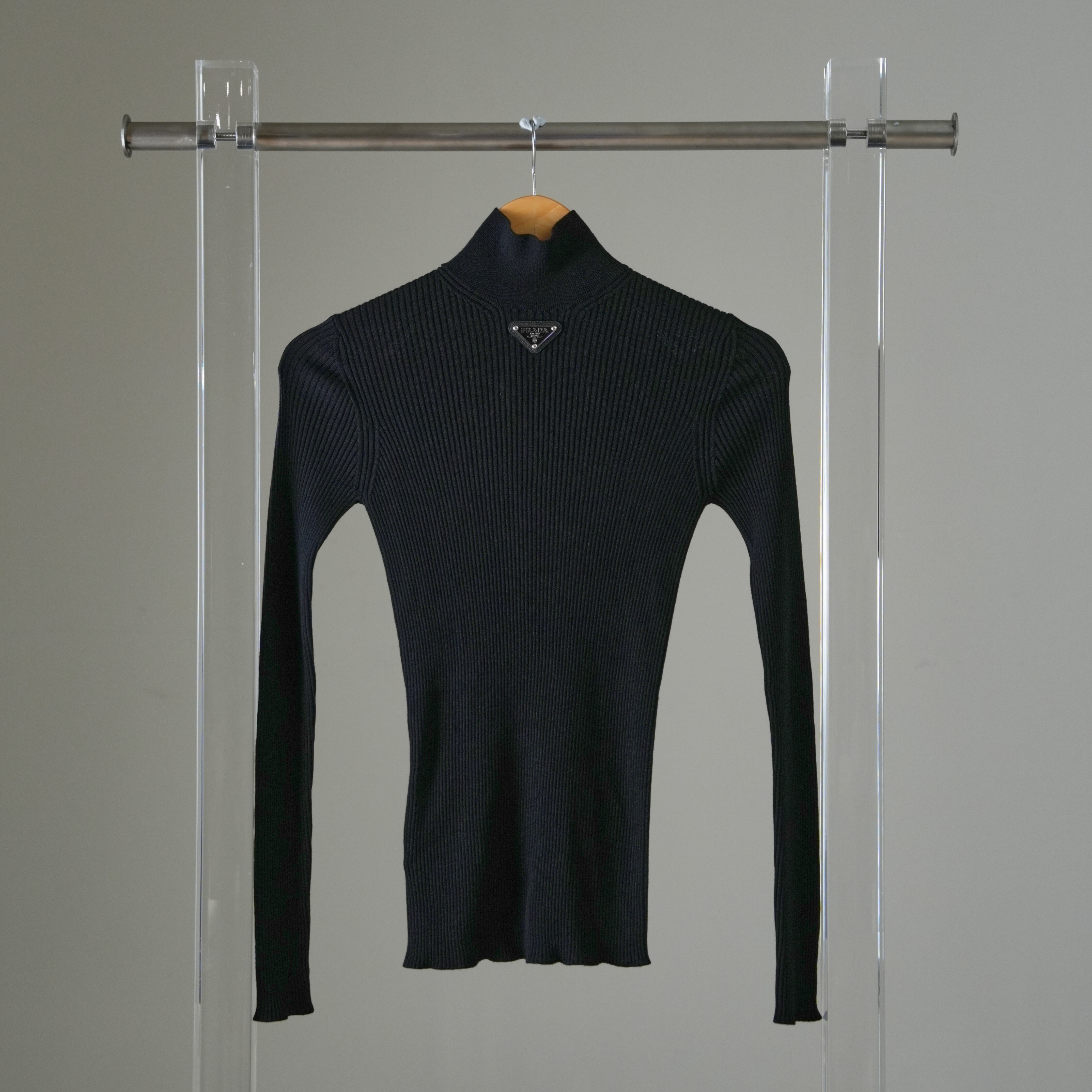 Prada 黑色針織長袖上衣