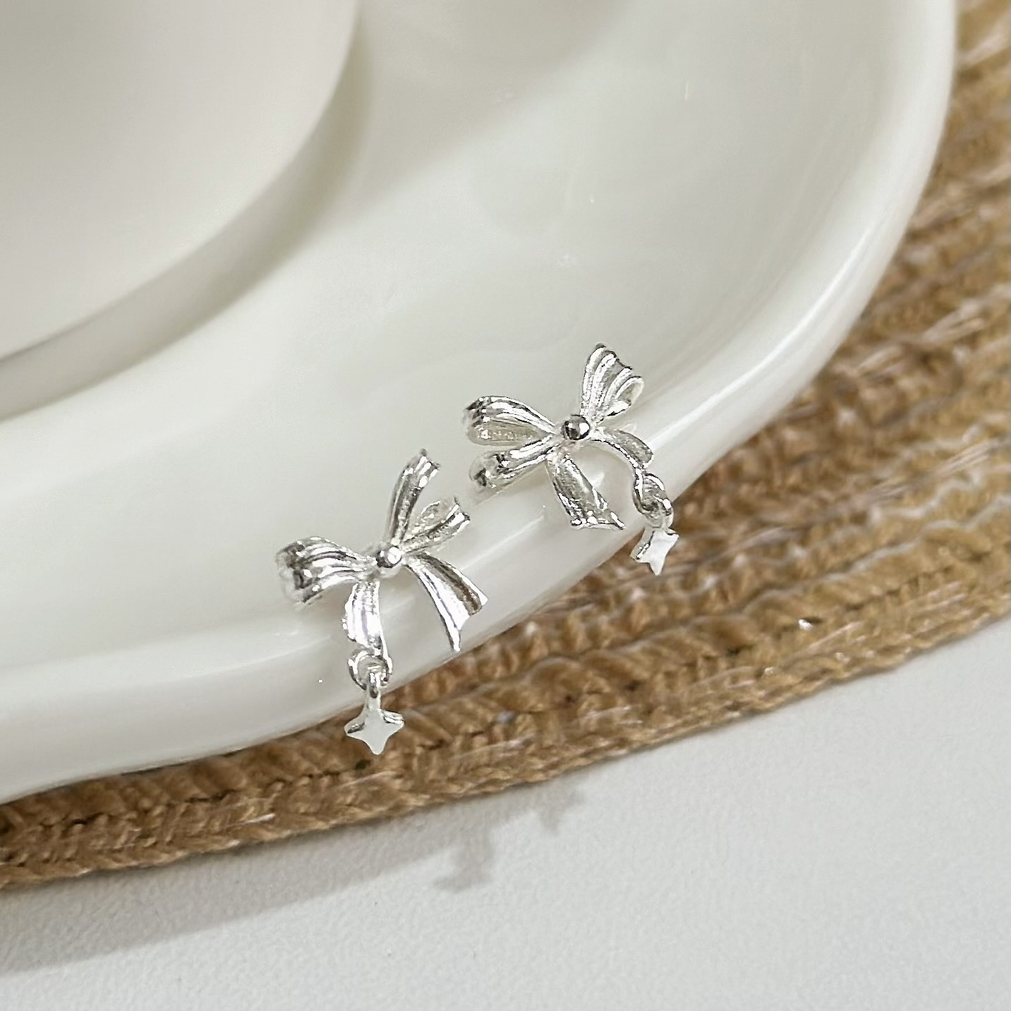 K171壓紋蝴蝶結星芒垂吊純銀鎖針