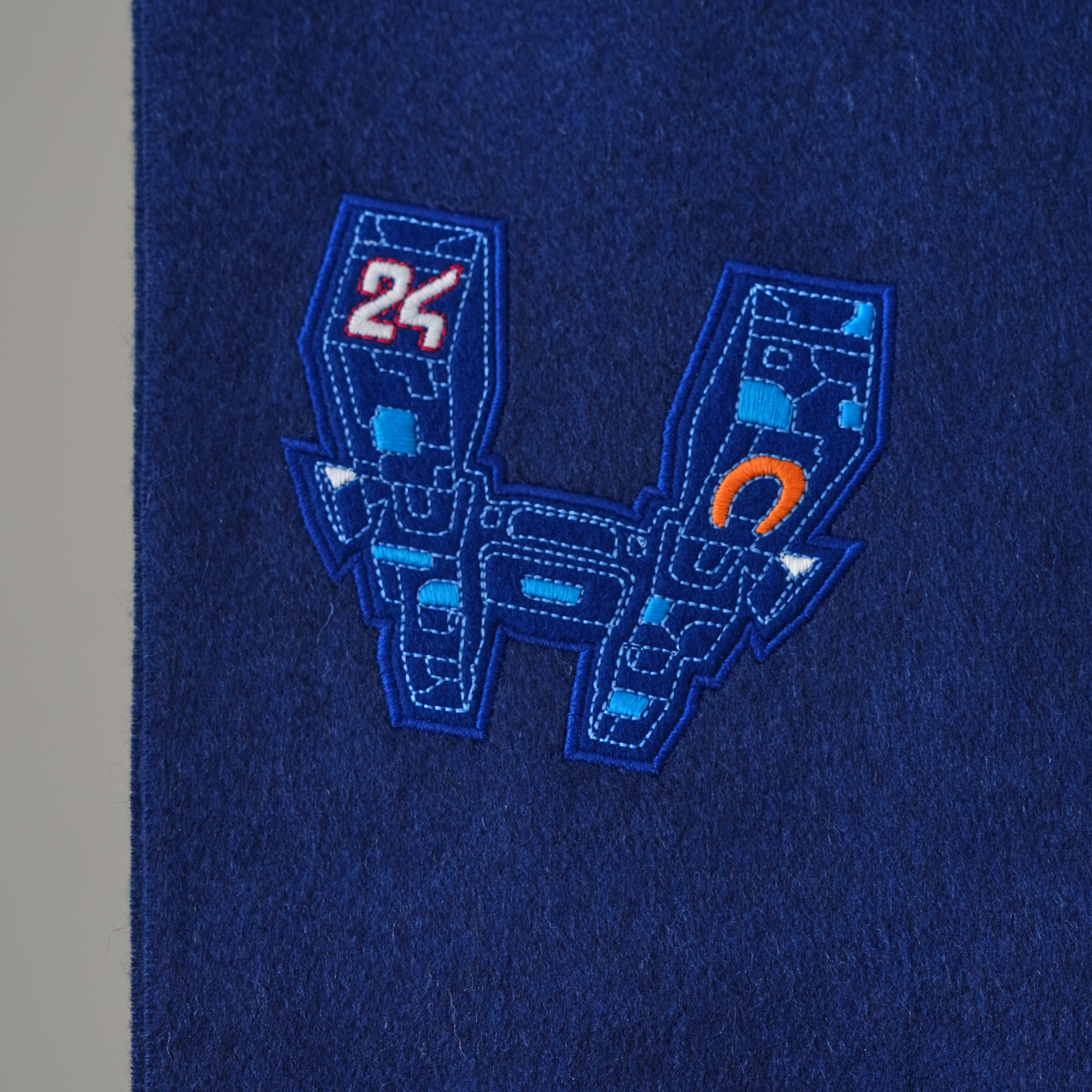 Hermes 深藍色刺繡圍巾