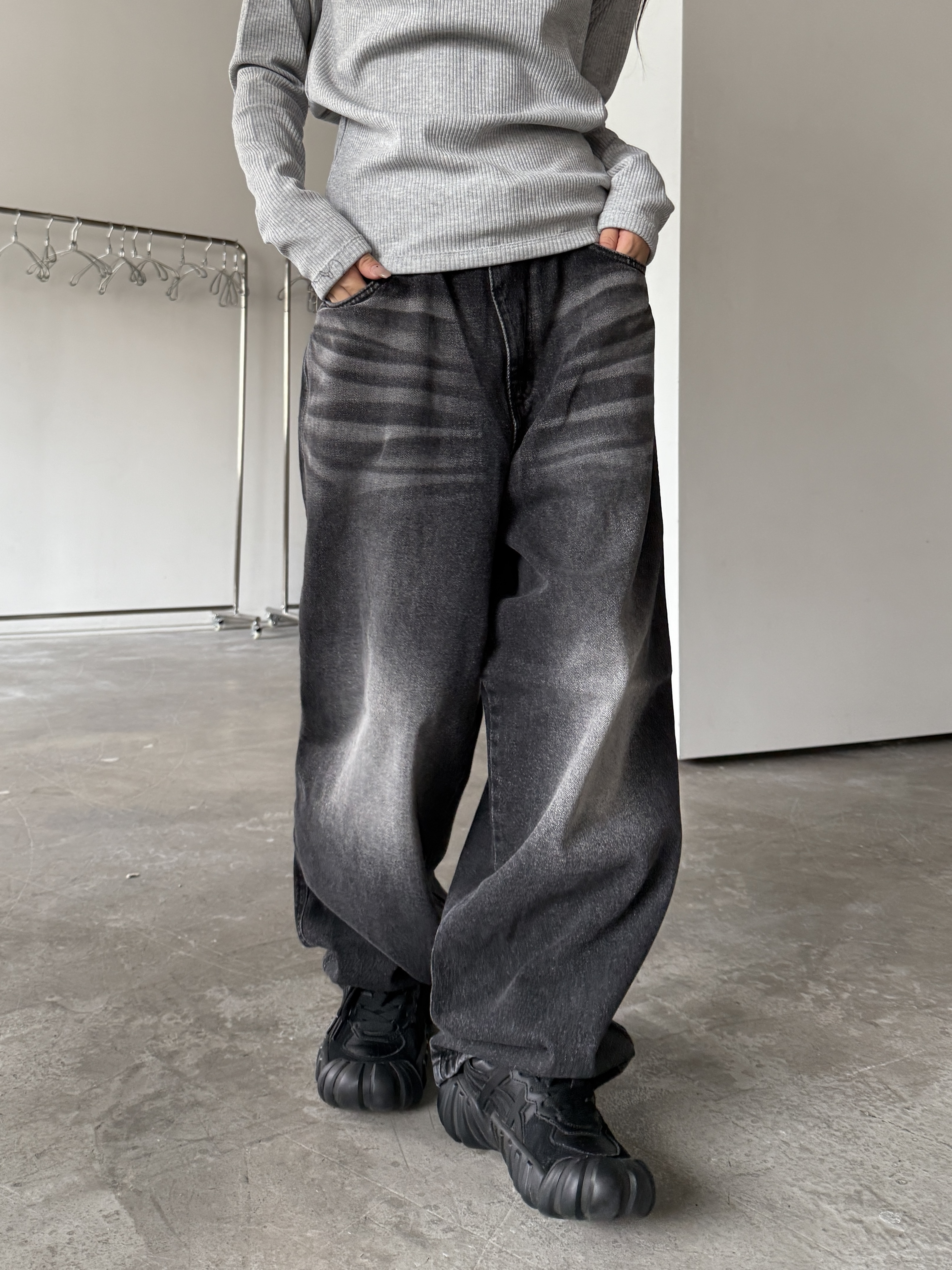 水波紋 水洗 寬大 刷舊 黑色 牛仔褲（部分現貨）