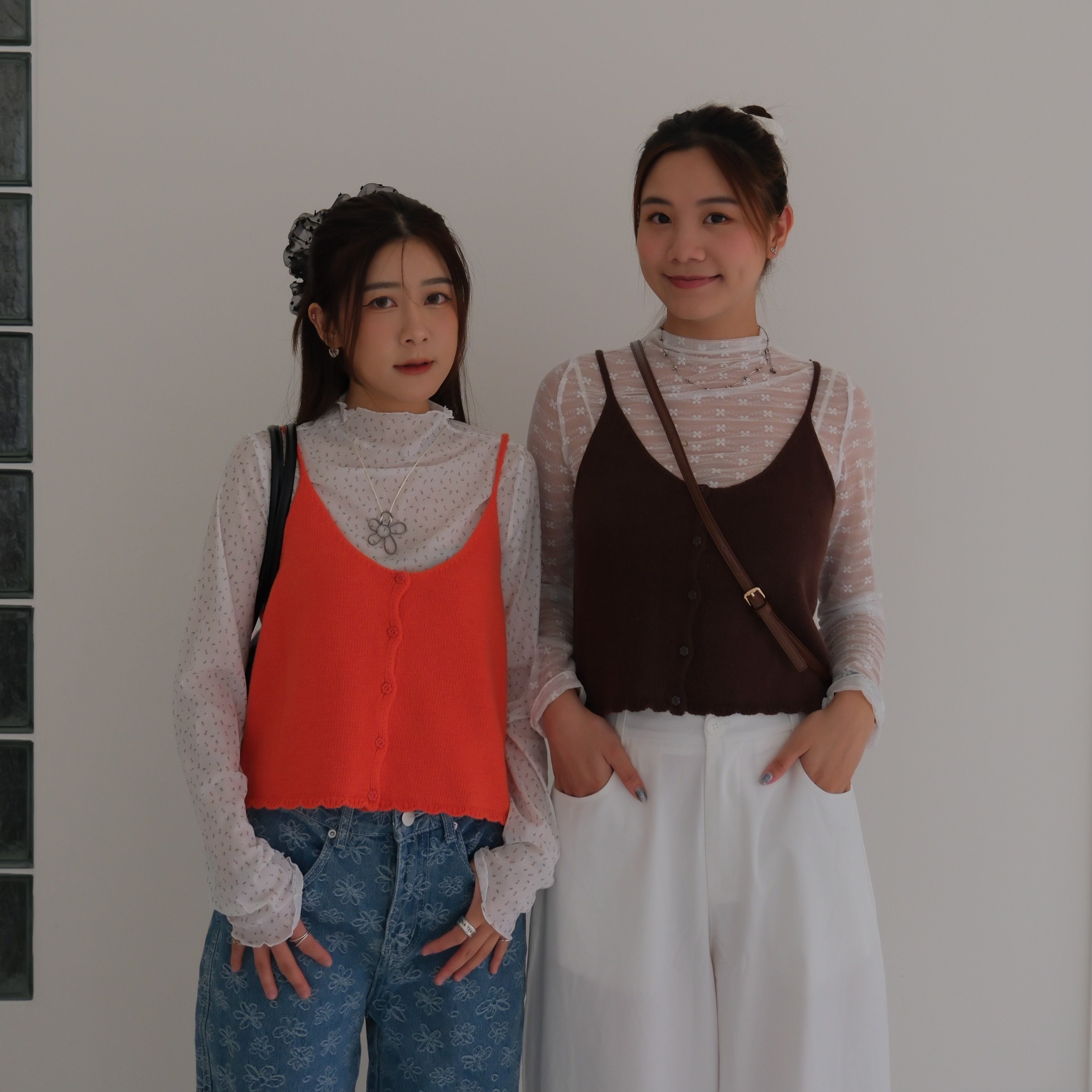 S11 小花扣子針織小背心 2colors