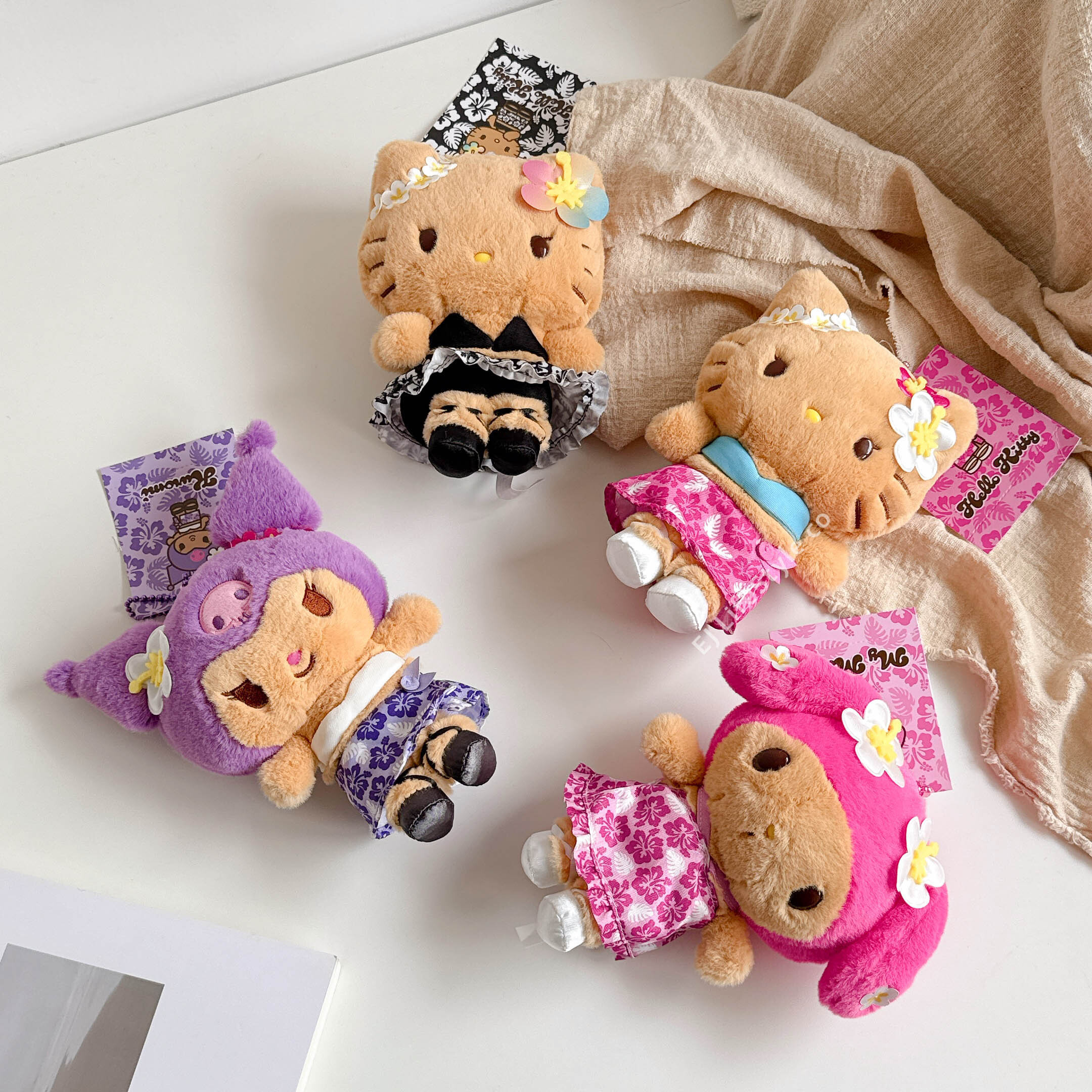 🇯🇵 SANRIO 三麗鷗家族 HELLO KITTY 酷洛米 美樂蒂 日光浴系列 夏威夷 曬黑 吊飾 鑰匙圈 / 現貨