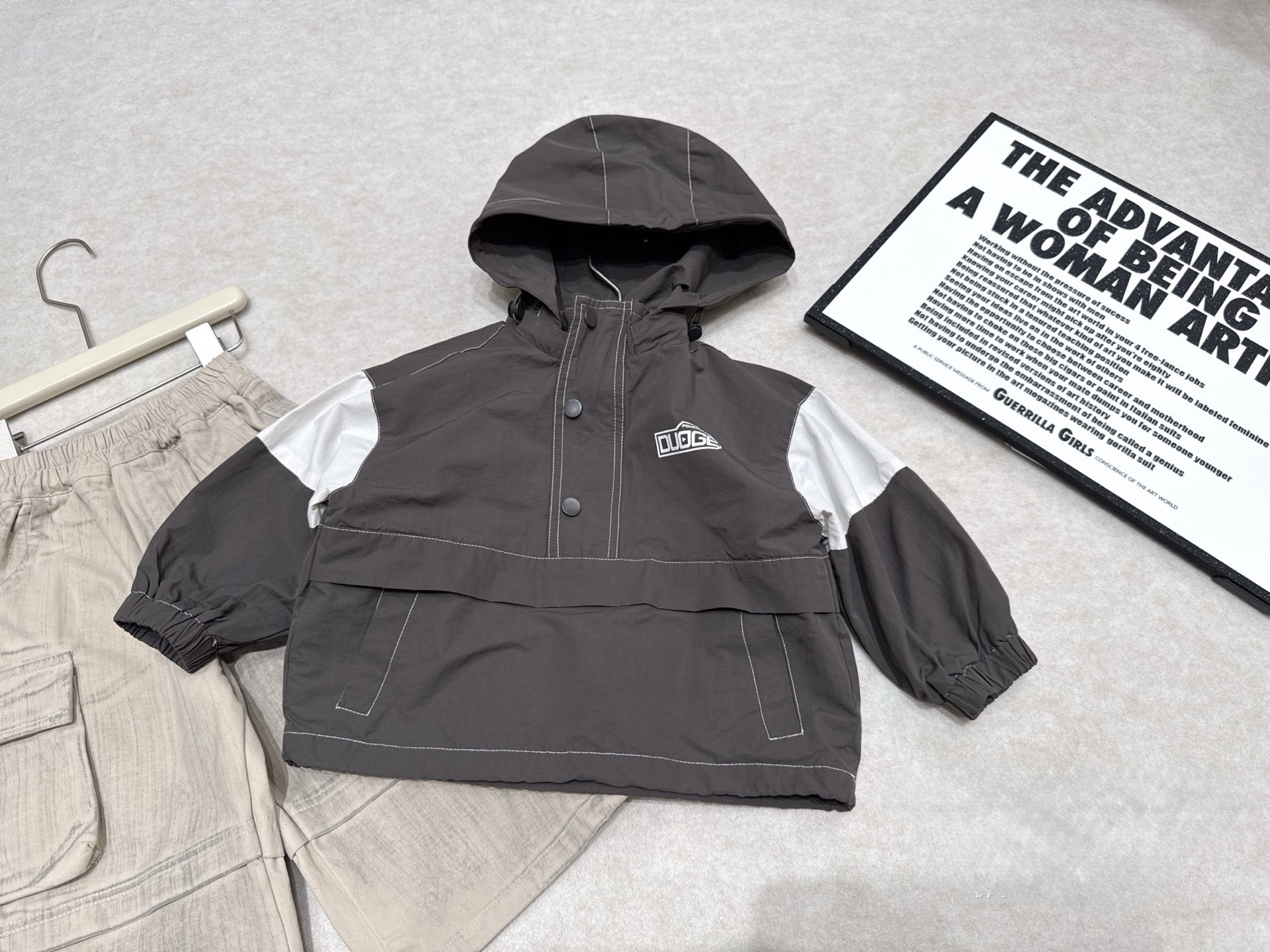 A03008特殊材質連帽上衣