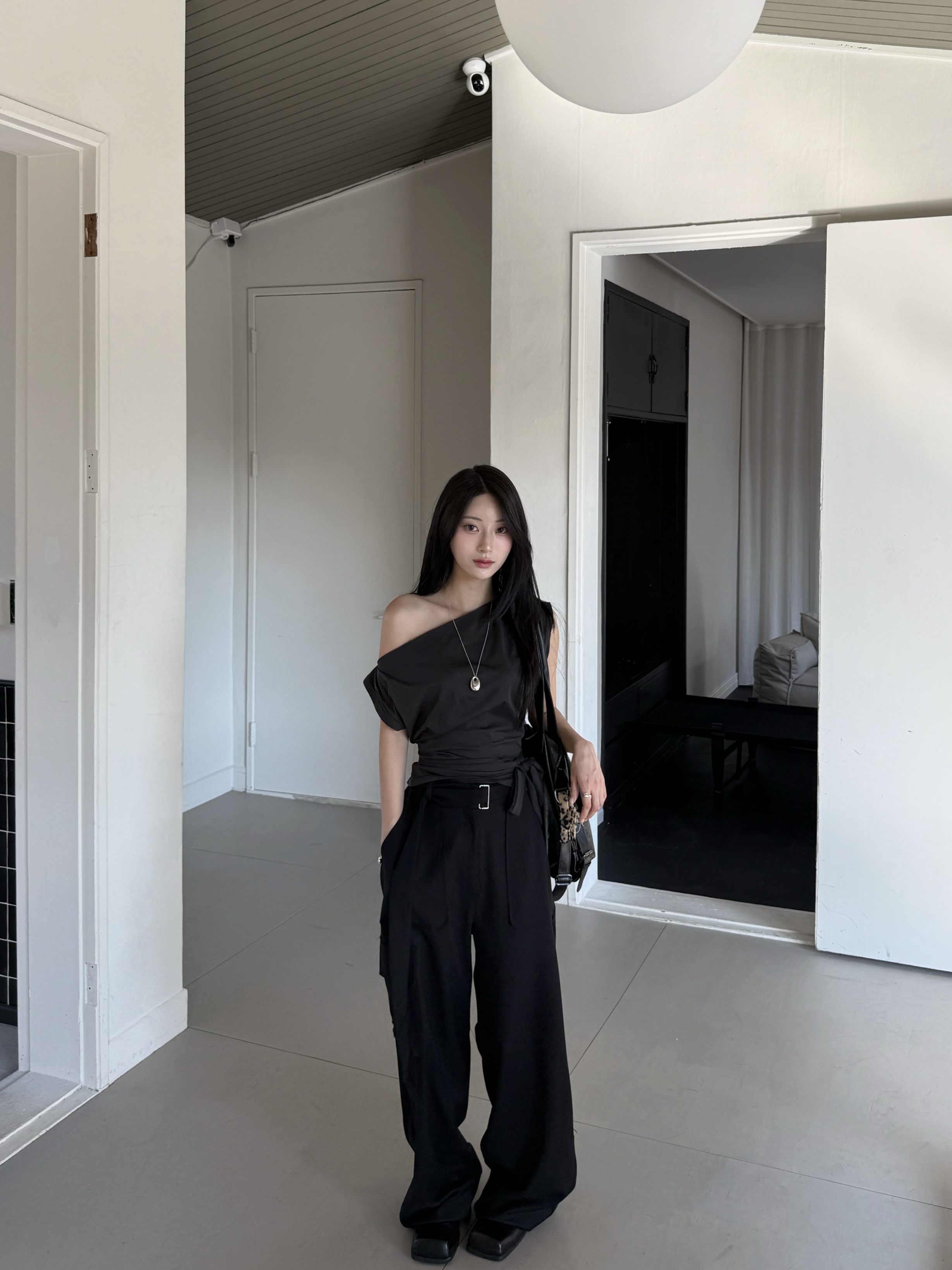 【現貨】C07 一份純粹 不對稱繞綁上衣 (墨灰)