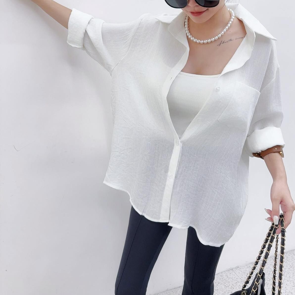 【輕盈優雅的後壓褶造型襯衫】（現貨）