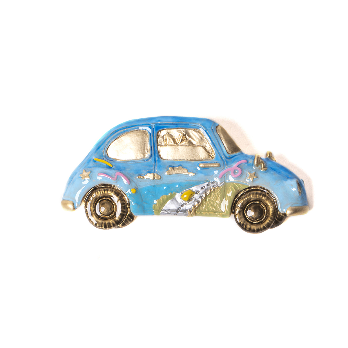 在海岸線上飛馳的汽車胸針