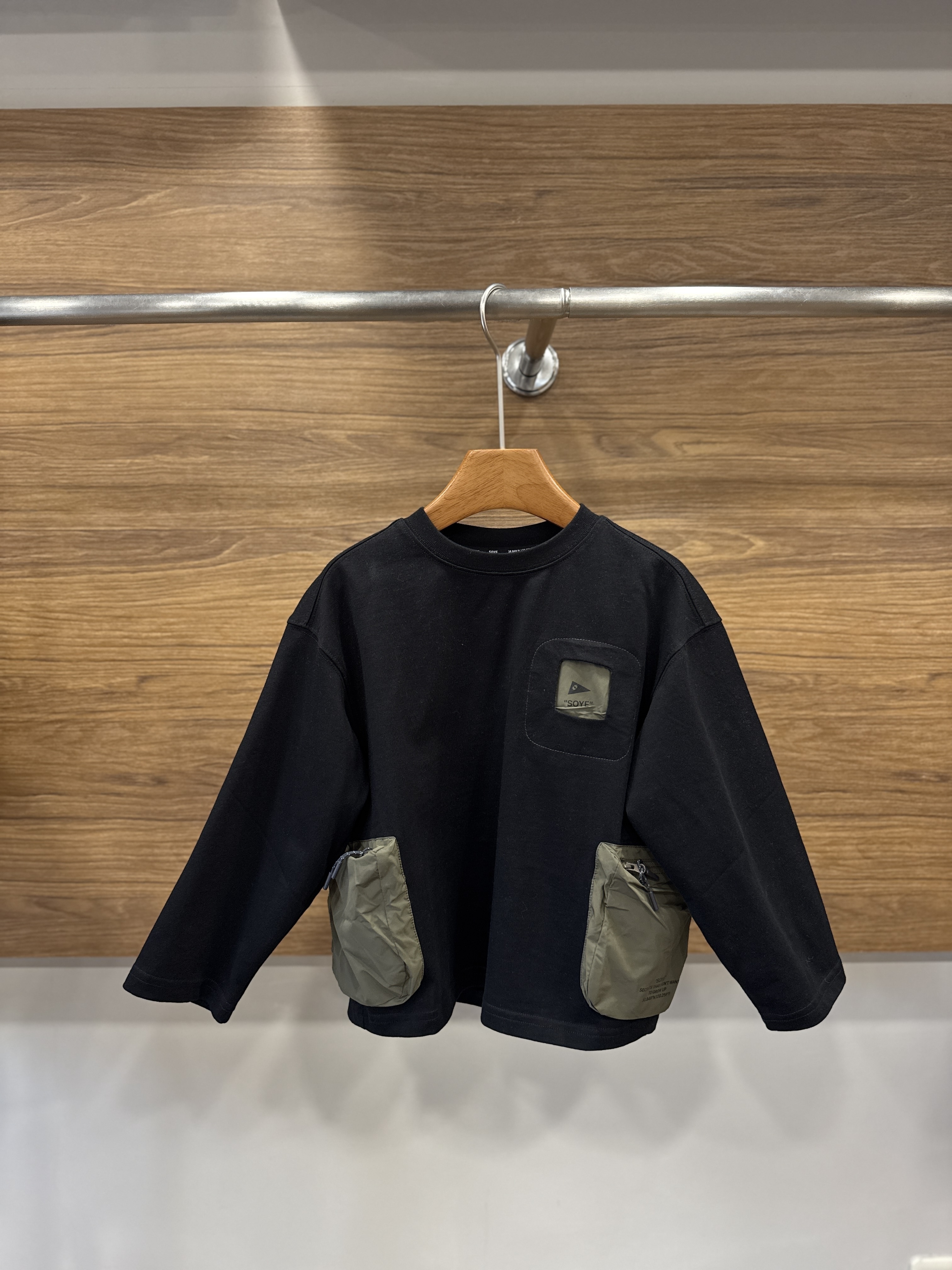 A02872設計師品牌拚色立體口袋上衣