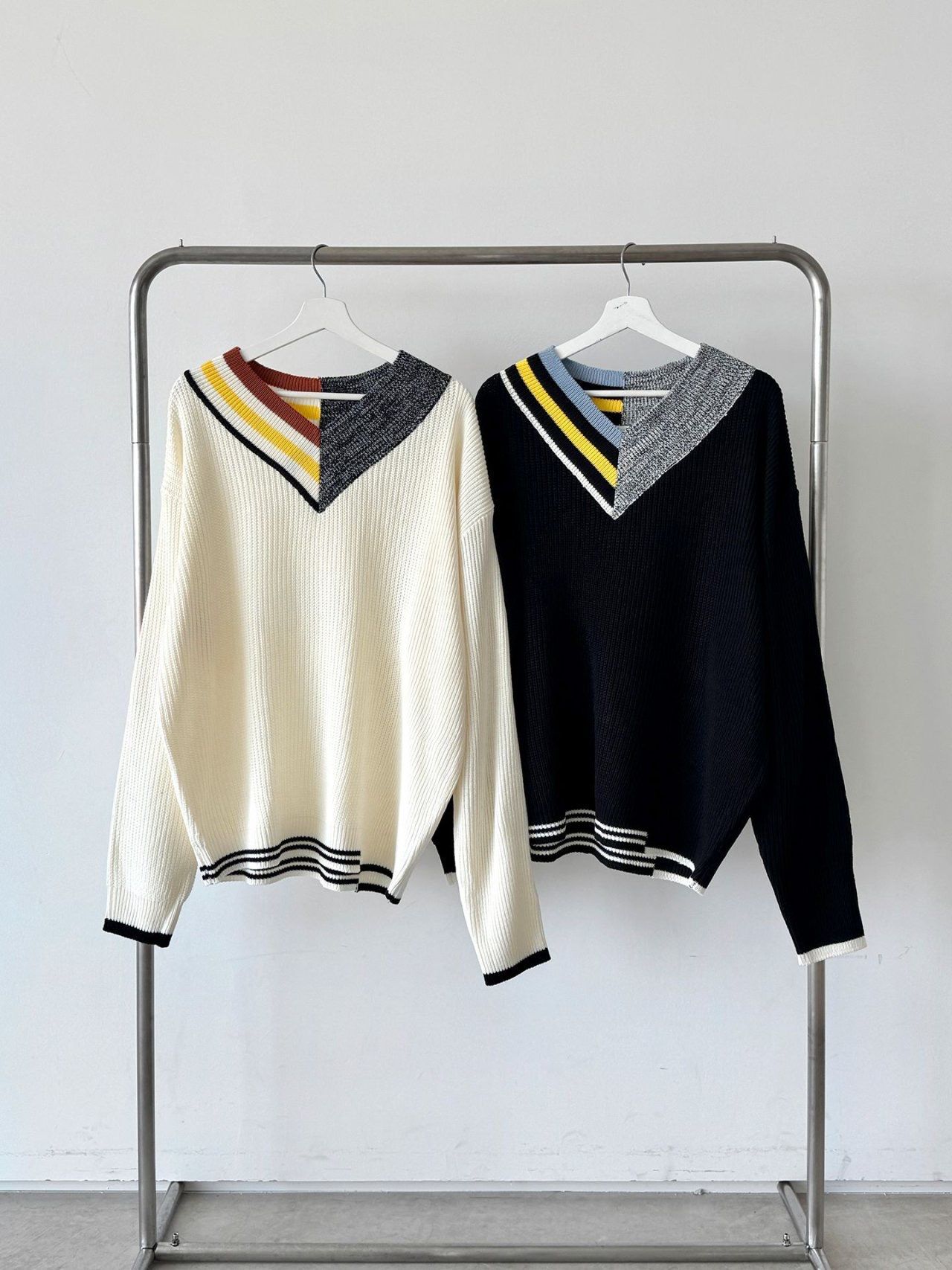 拼色V領針織衫 3.14-082T