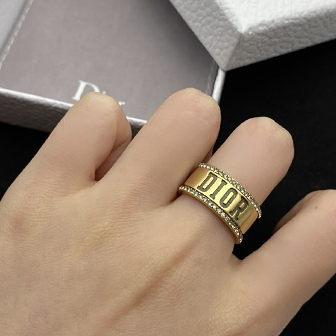 18k D”經典字母仿舊鏡面鑽框’高奢定製戒