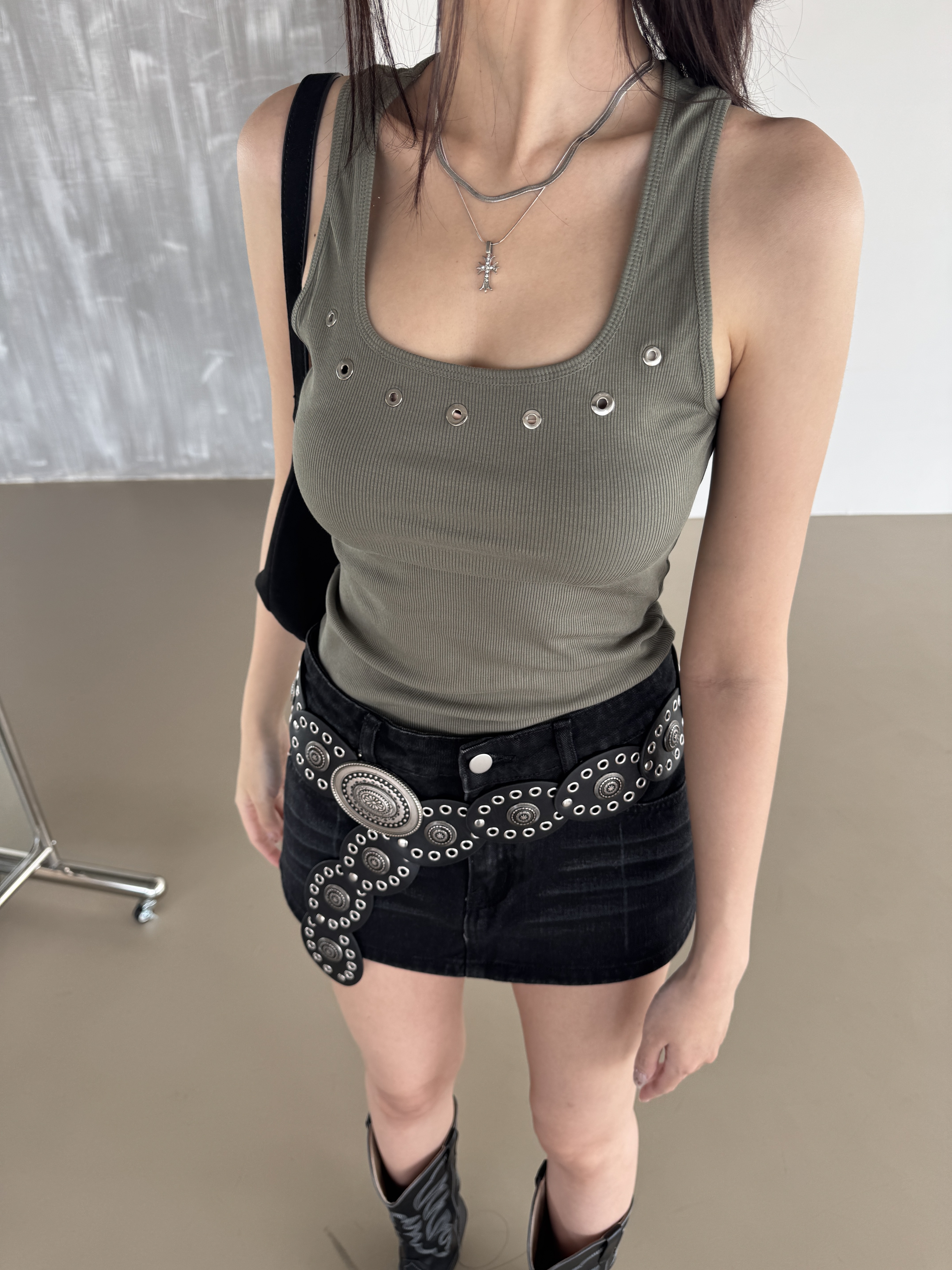 酷甜女孩📞鉚釘設計工字背心(2色)