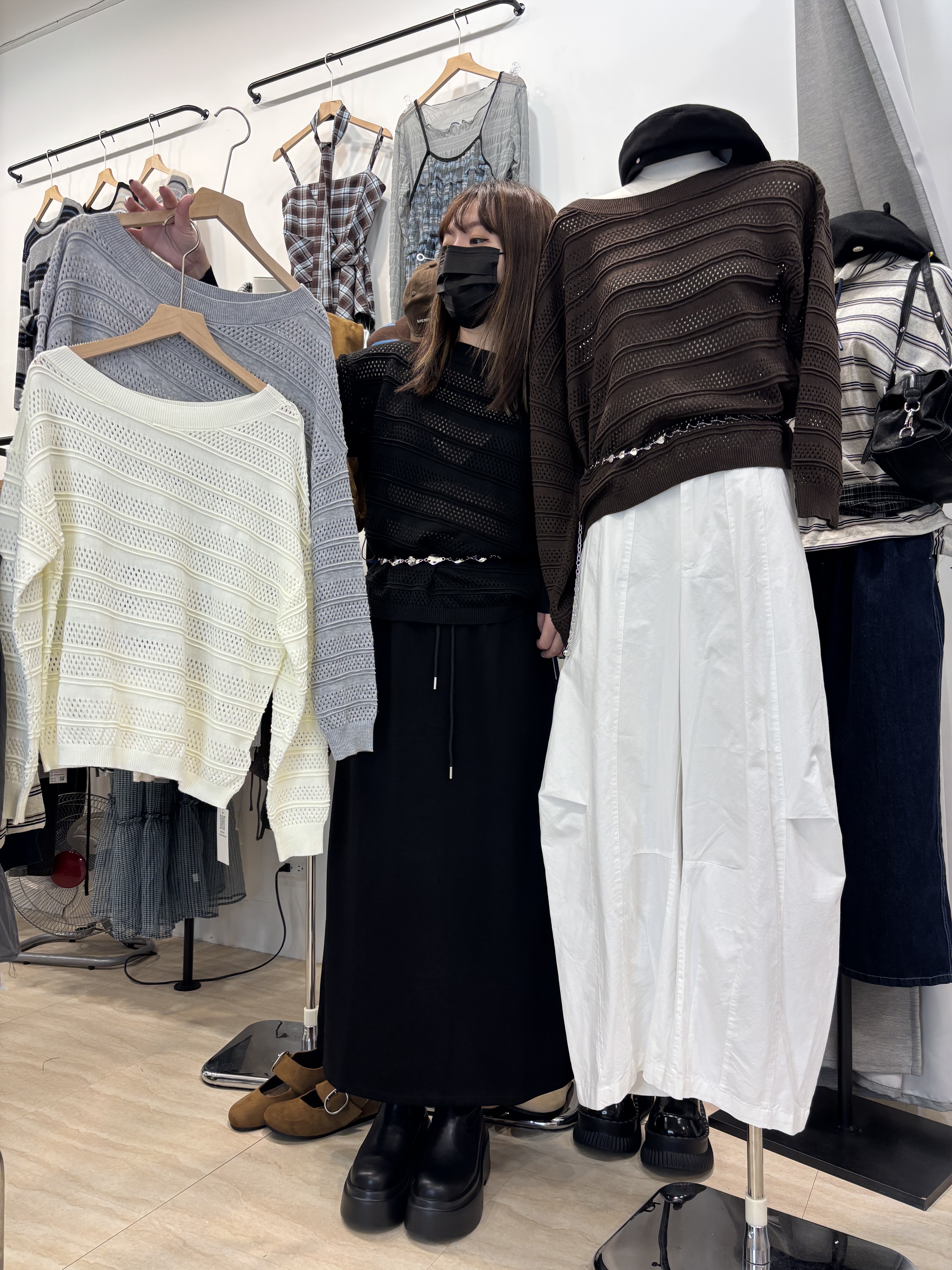 洞洞小落肩針織上衣