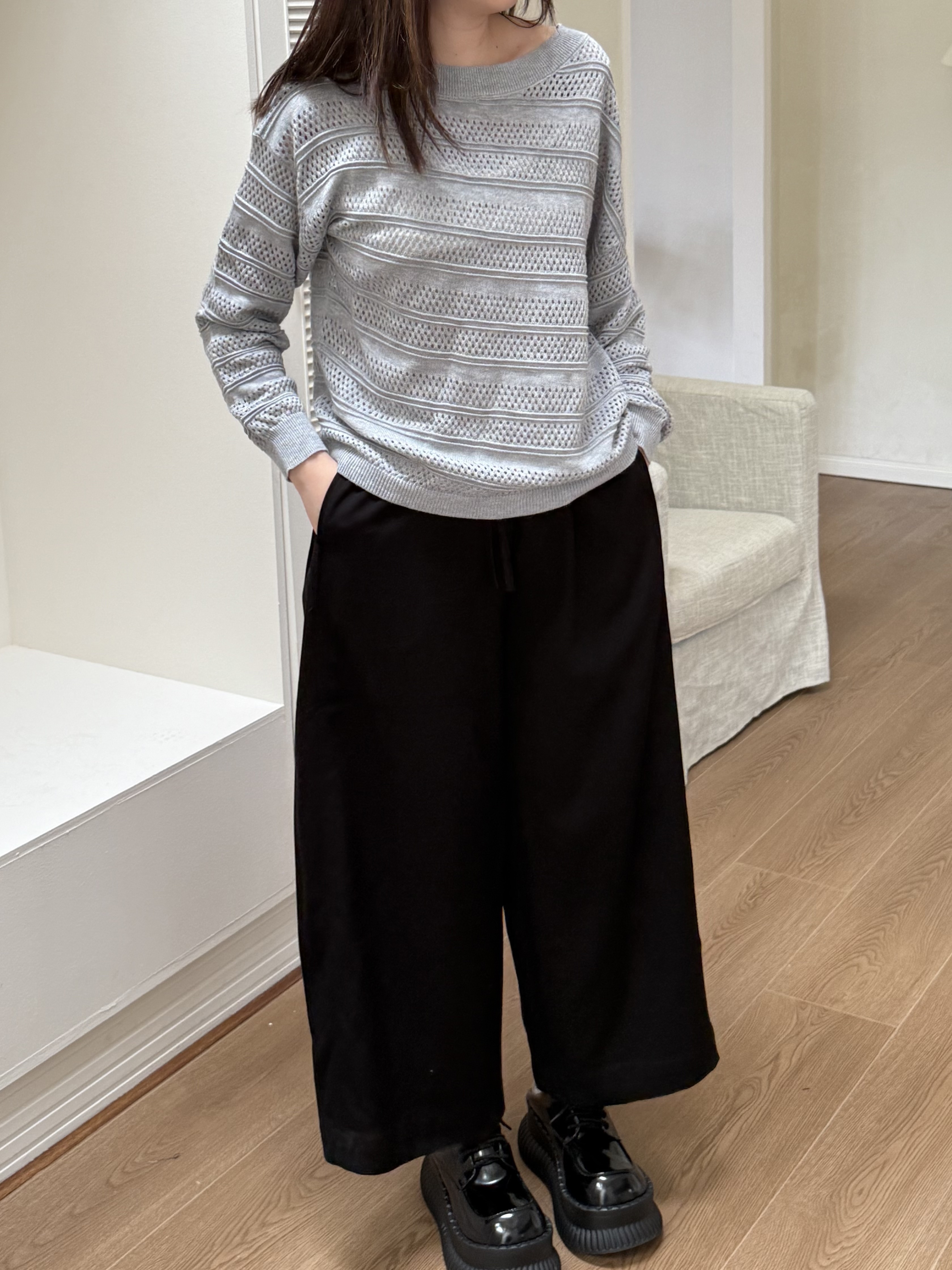 洞洞小落肩針織上衣